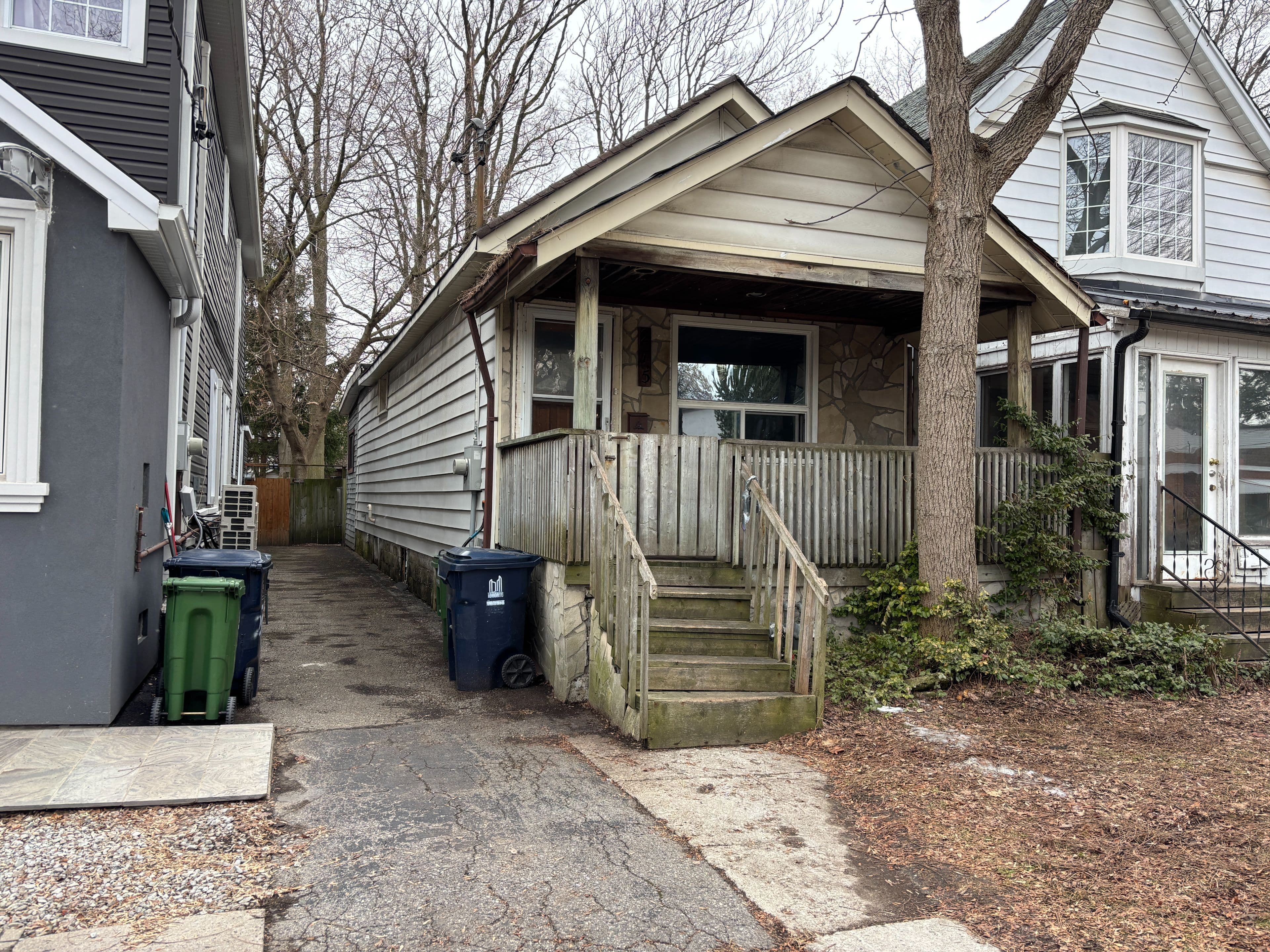 215 Gowan Avenue, Toronto E03, ON M4J 2K7