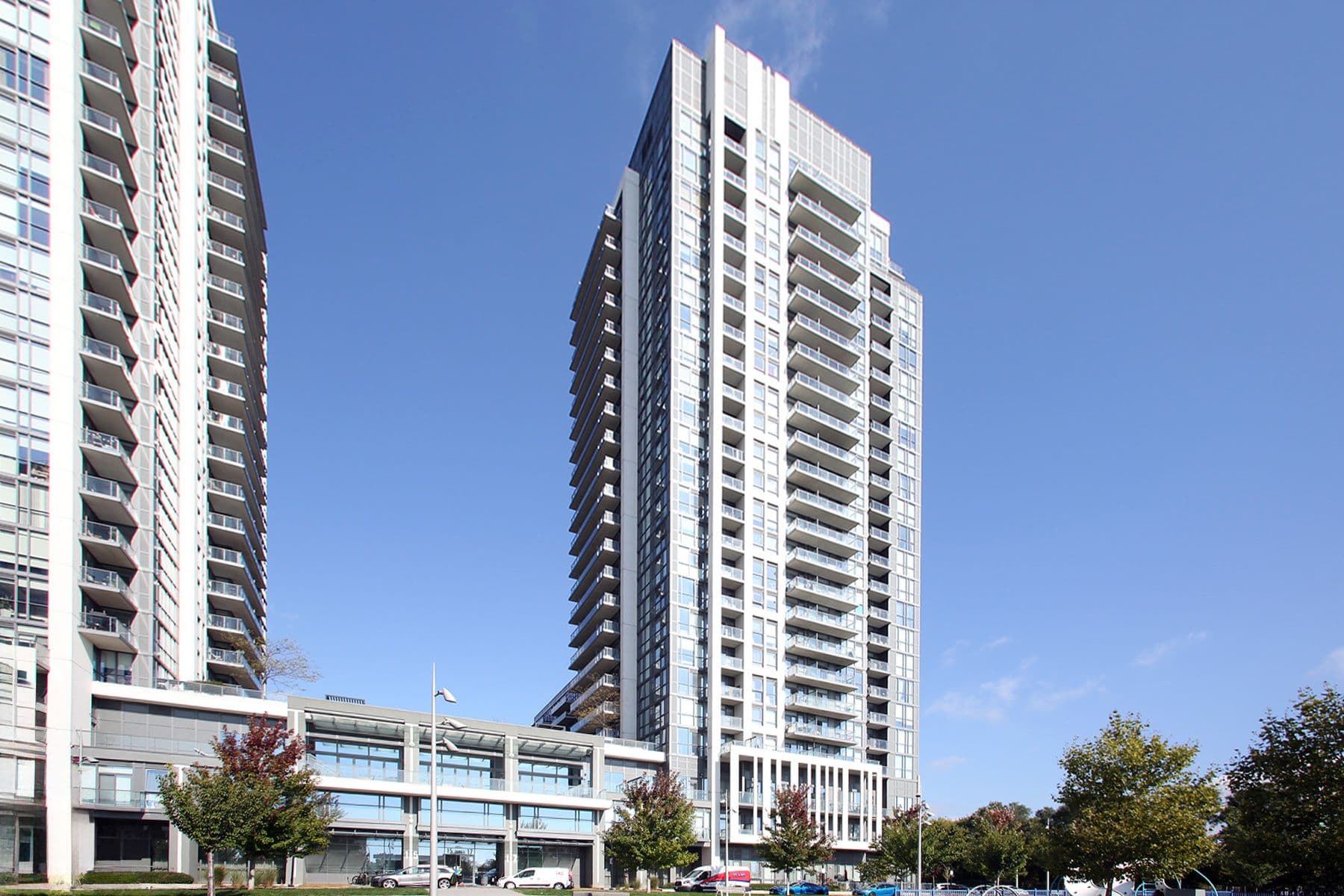 17 Zorra Street 1802, Toronto W08, ON M8Z 0C8