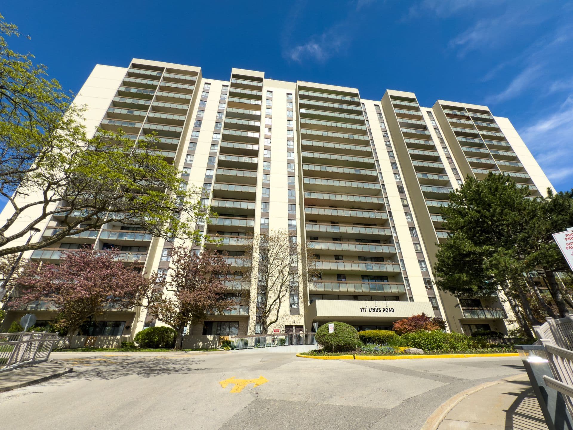 177 Linus Road PH15, Toronto C15, ON M2J 4S5