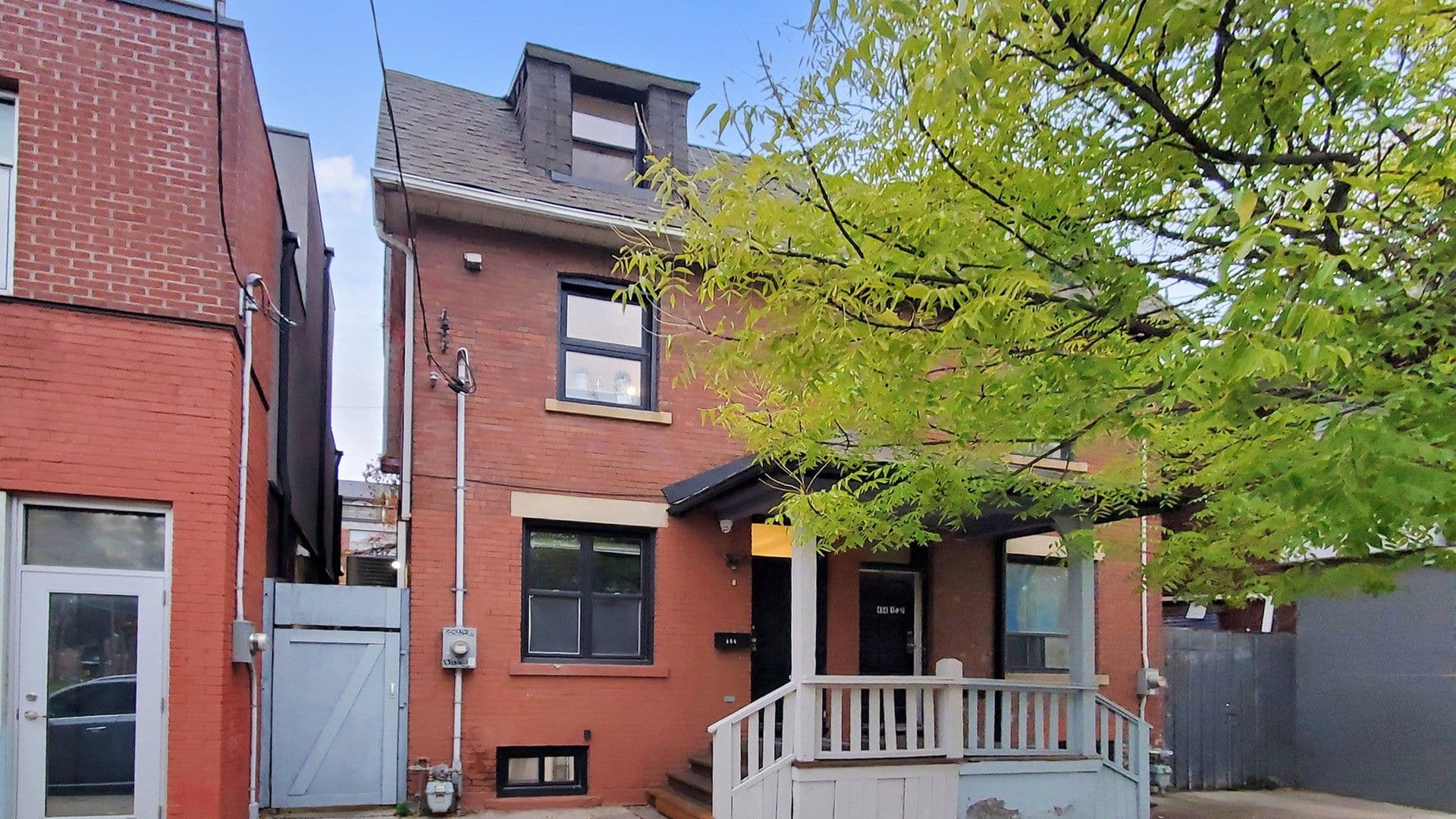 454 Gerrard Street E 201, Toronto C08, ON M5A 2H2
