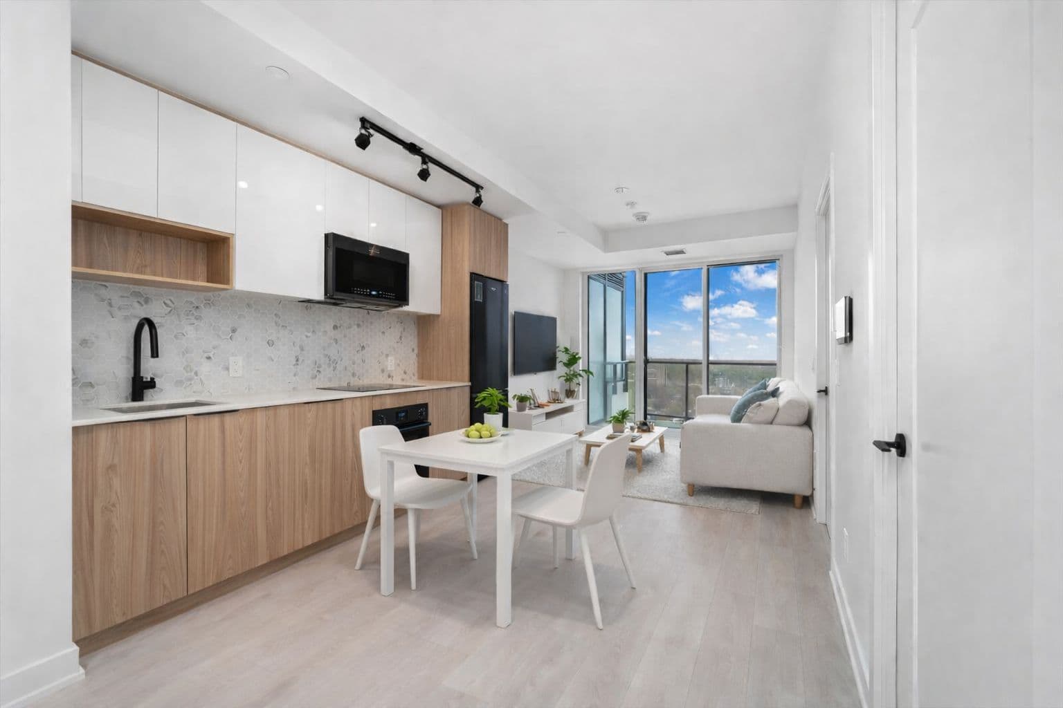 5 Defries Street 3613, Toronto C08, ON M5A 0W7