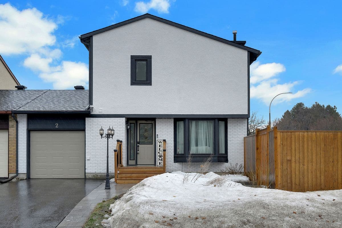 2 Dolan Drive, Barrhaven, ON K2J 1V4