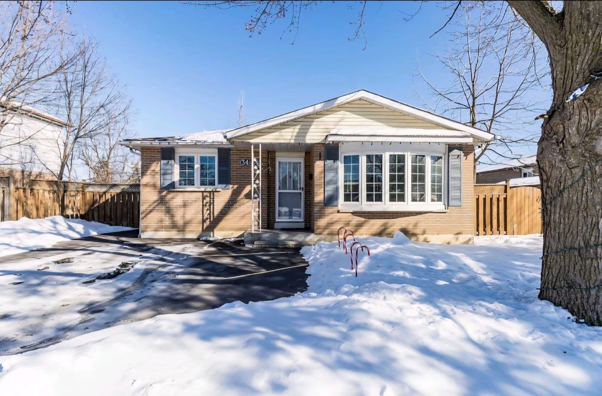 34 Finsbury Drive Upper, Brampton, ON L6T 3P9