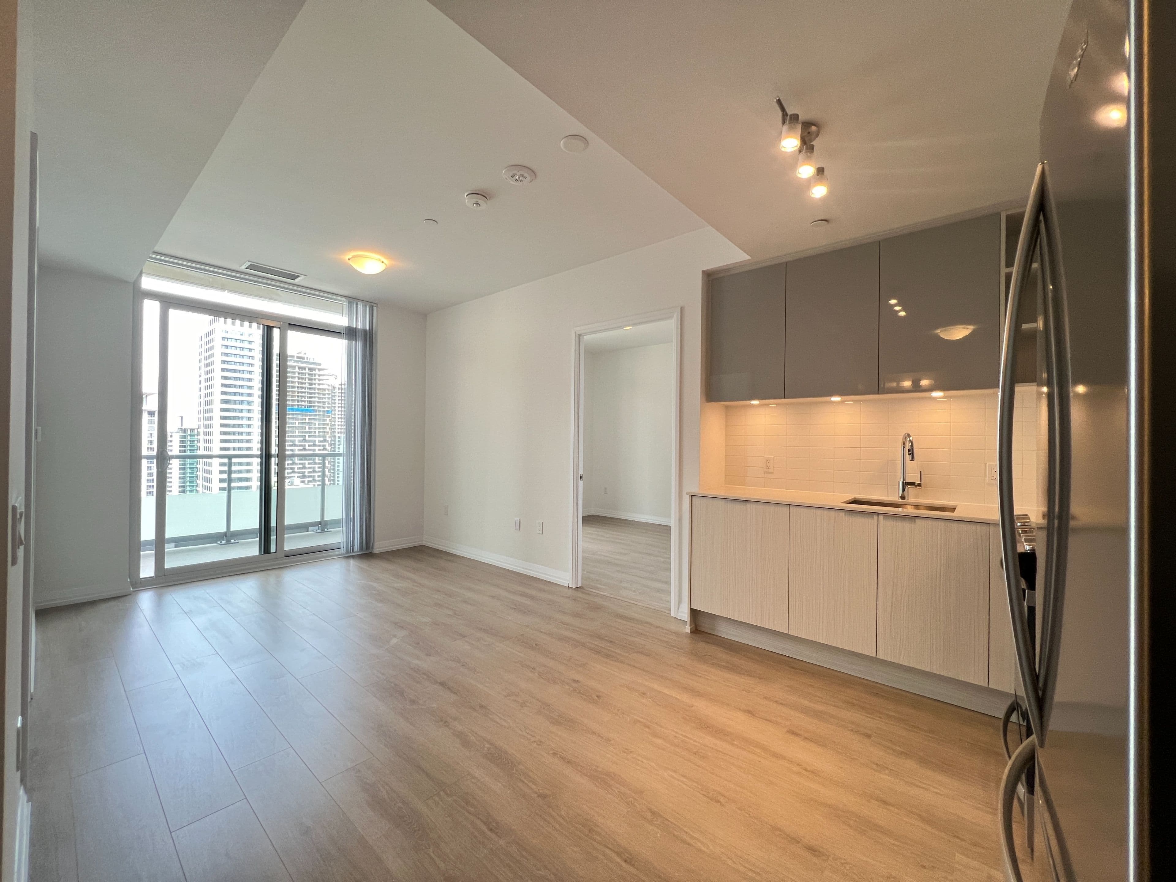 50 Dunfield Avenue 2818, Toronto C10, ON M4S 0E4