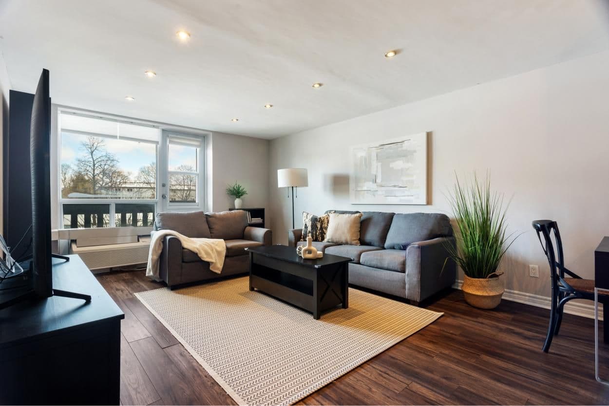 6720 Glen Erin Drive 111, Mississauga, ON L5N 3K8