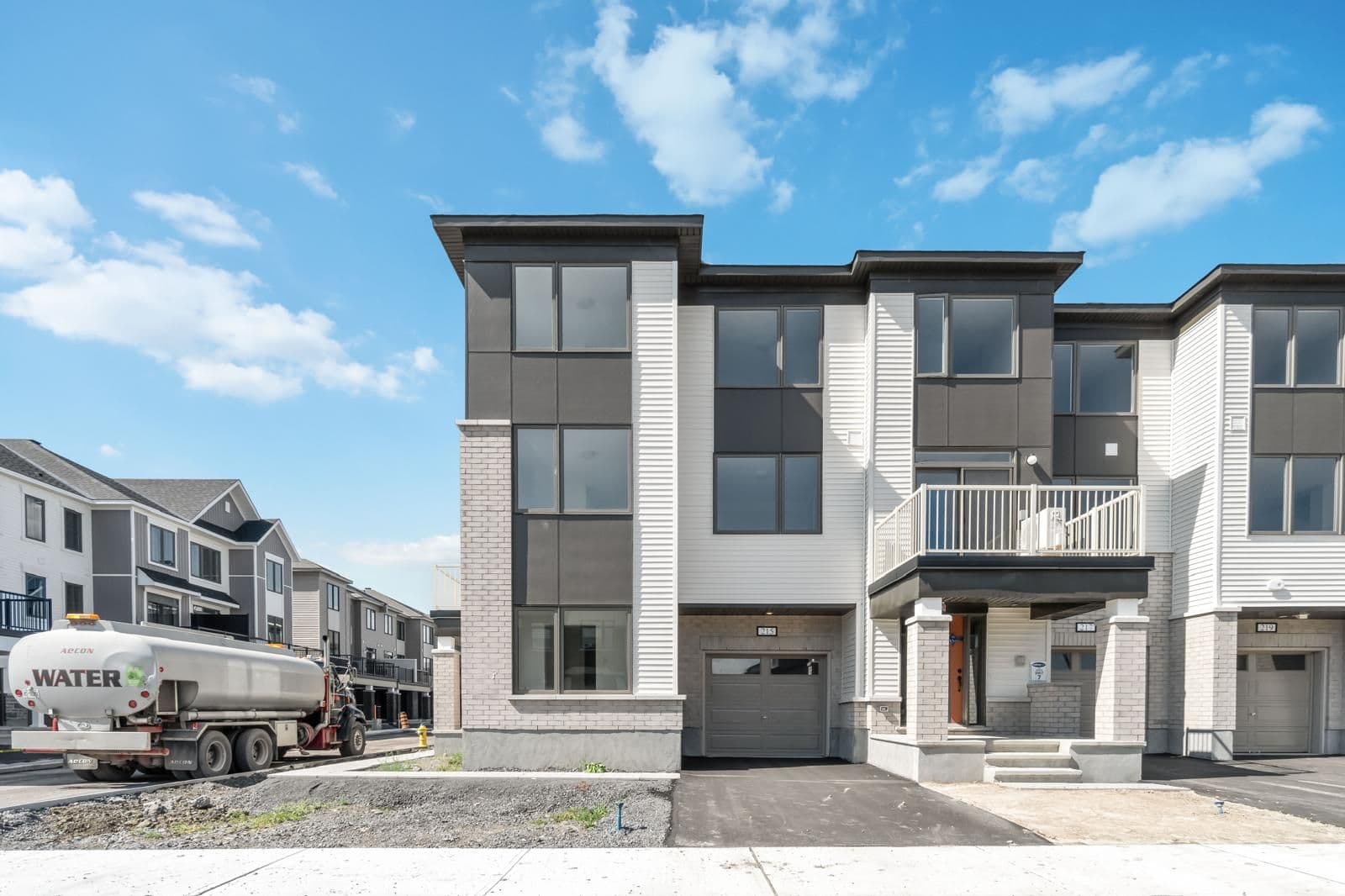 215 Darjeeling Avenue, Barrhaven, ON K2J 7C8