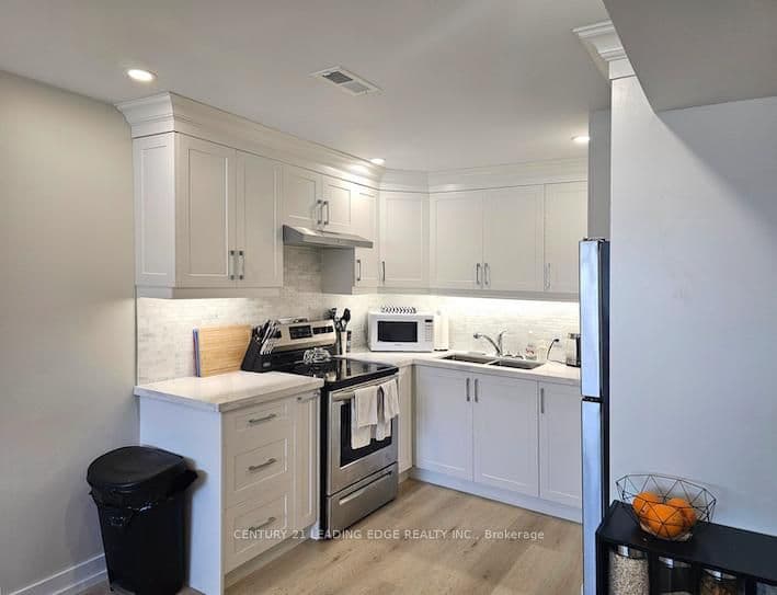 40 Waywell Street Lower, Whitby, ON L1N 8N9