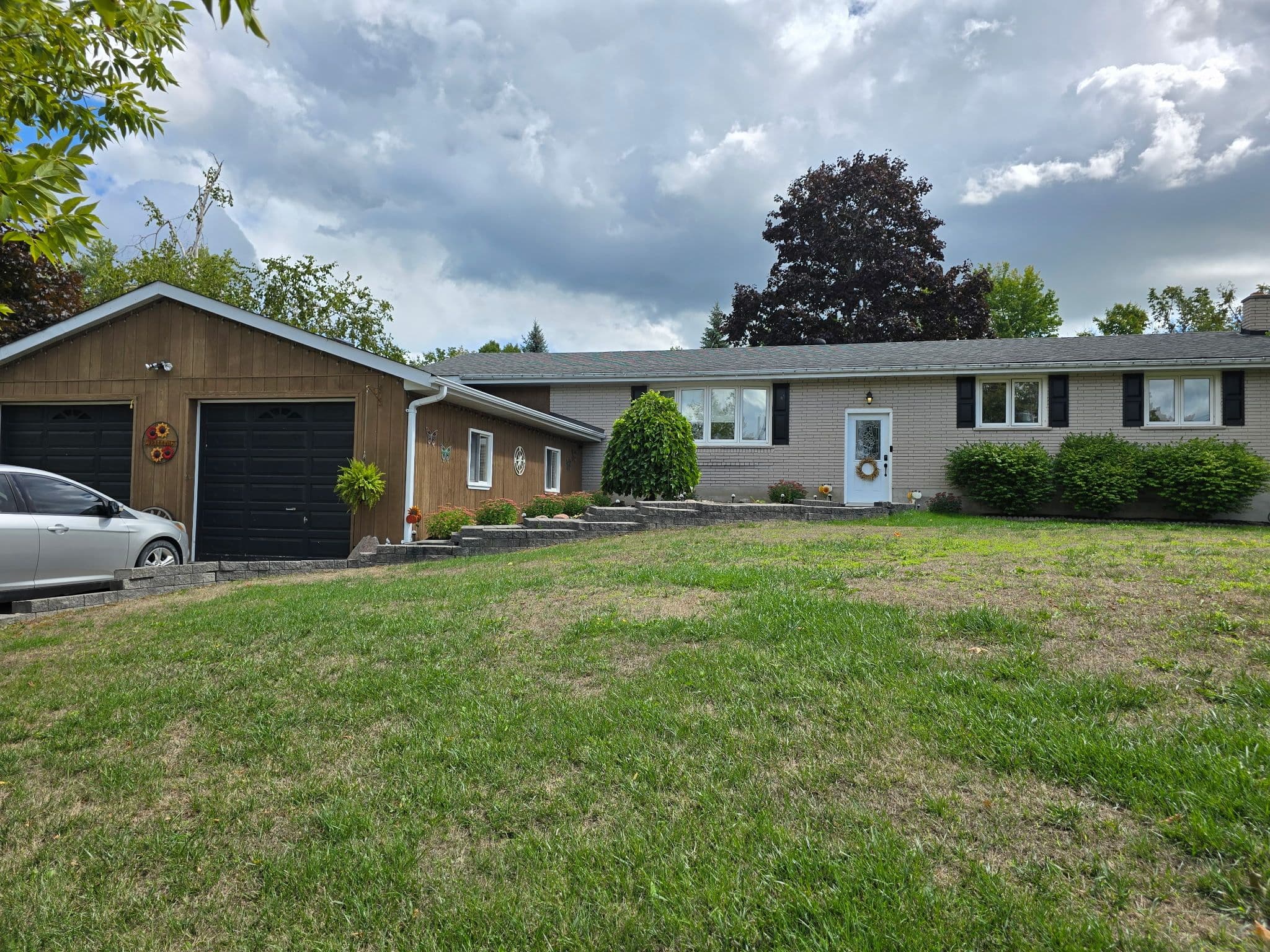 33 Maple Grove Road, Kawartha Lakes, ON K9V 4R6