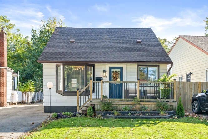 284 Ivon Avenue, Hamilton, ON L8H 5T2