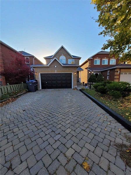 34 Castlehill Road, Brampton, ON L6X 4E2