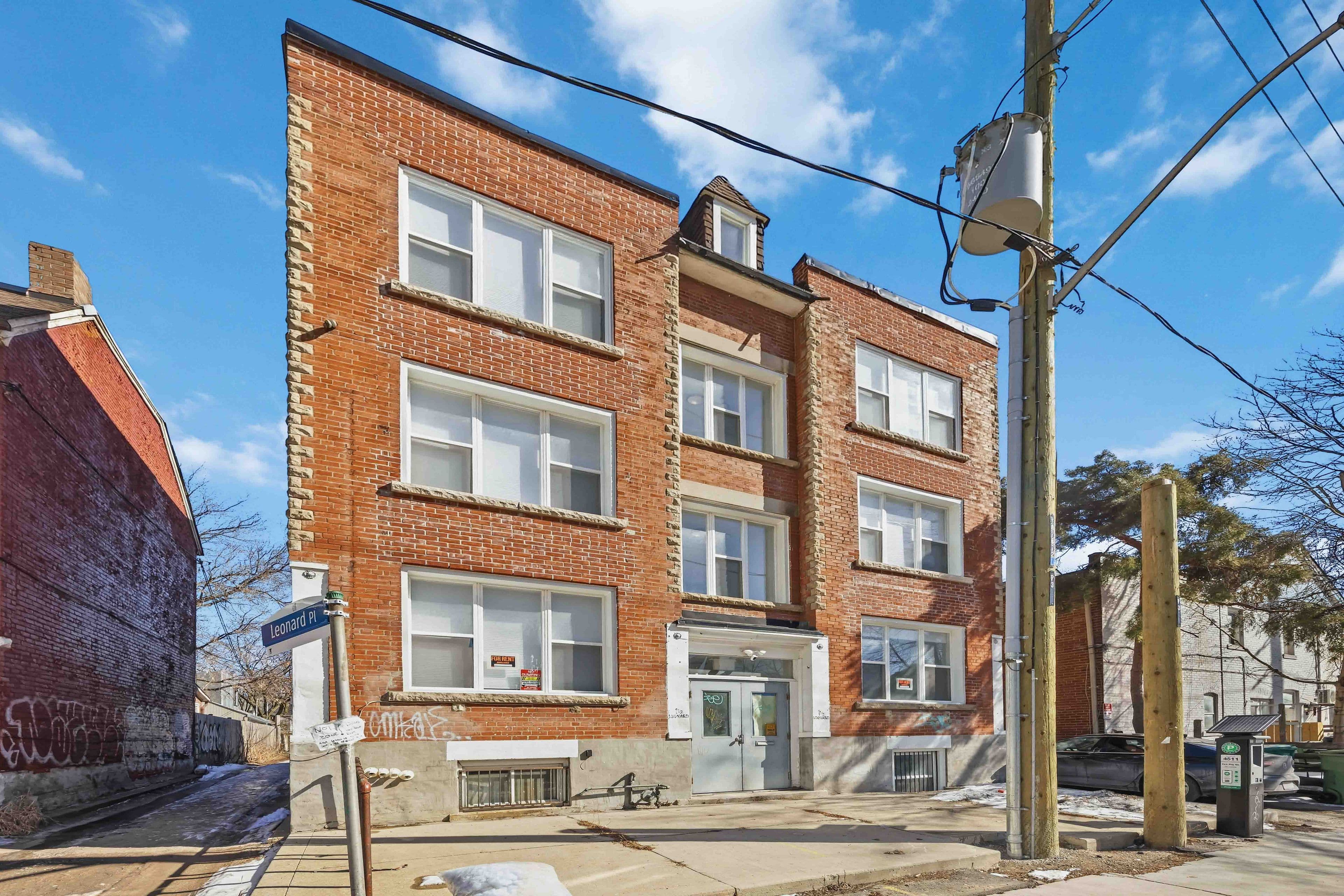 1A Leonard Avenue 1, Toronto C01, ON M5T 2P8