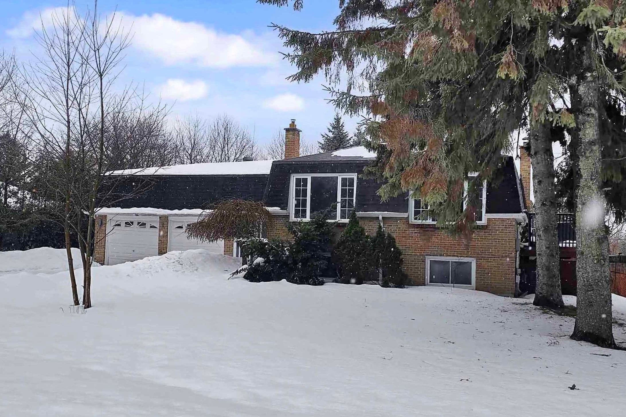 1022 Janette Street, Newmarket, ON L3Y 3C5