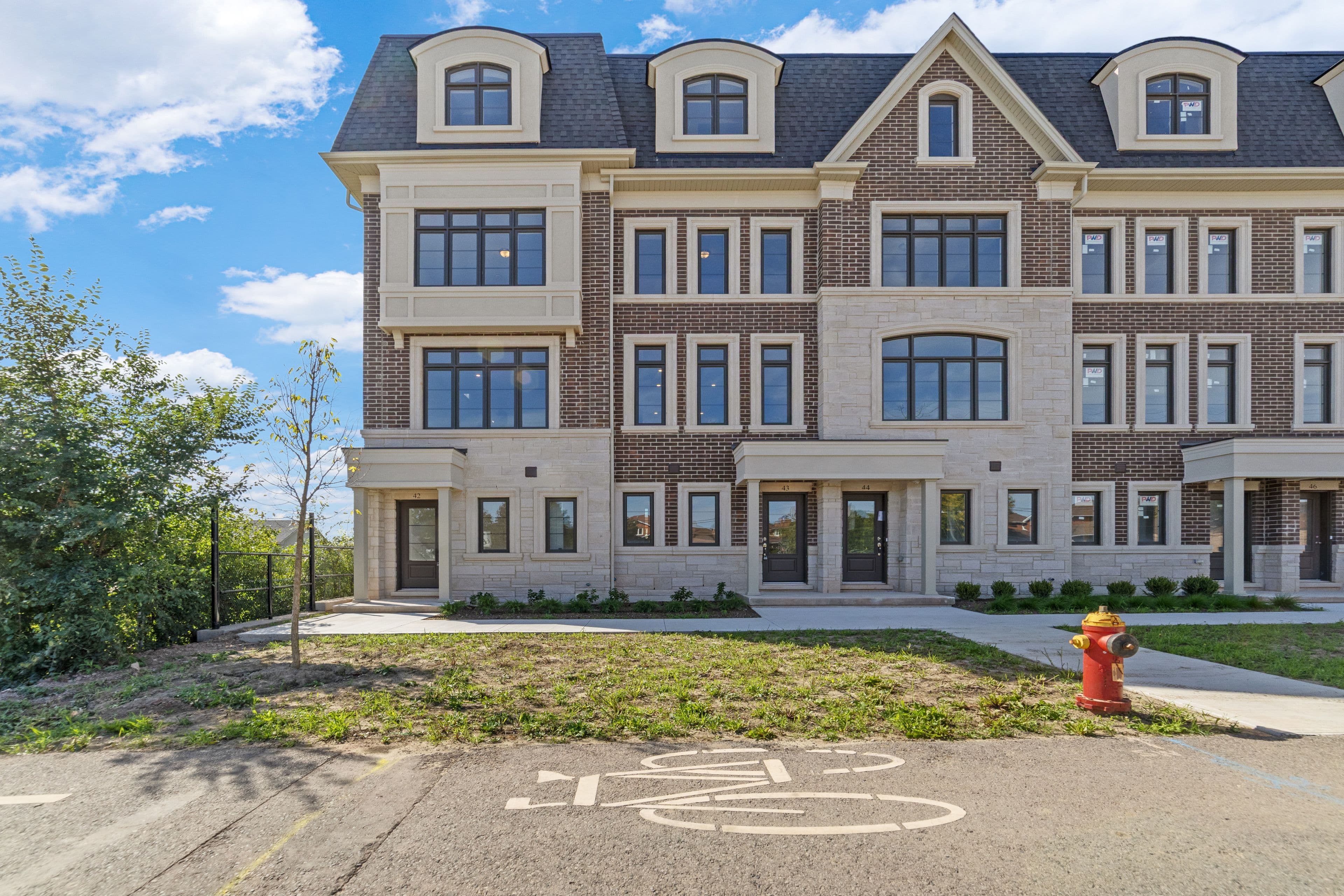 2140 Trafalgar Road 42, Oakville, ON L6H 8A5