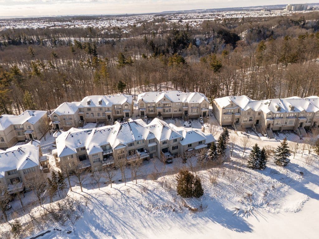 2400 Neyagawa Boulevard 34, Oakville, ON L6H 7P5