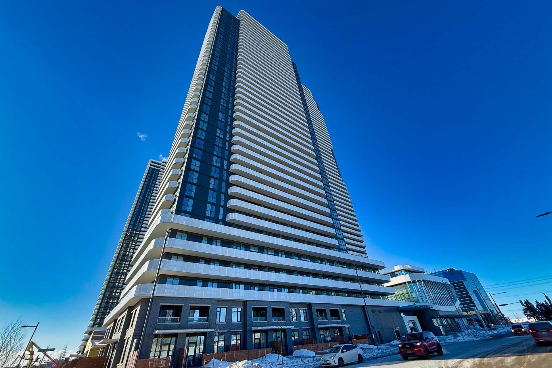 28 Interchange Way 3910, Vaughan, ON L4K 5Z7