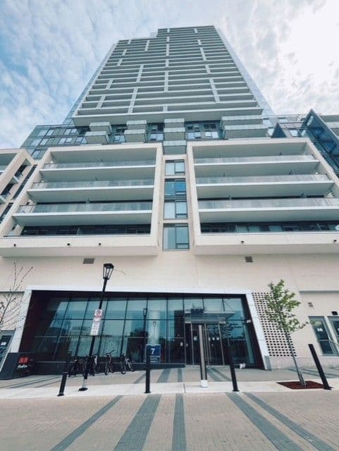 7 Golden Lion Heights N735, Toronto C14, ON M2M 3T9