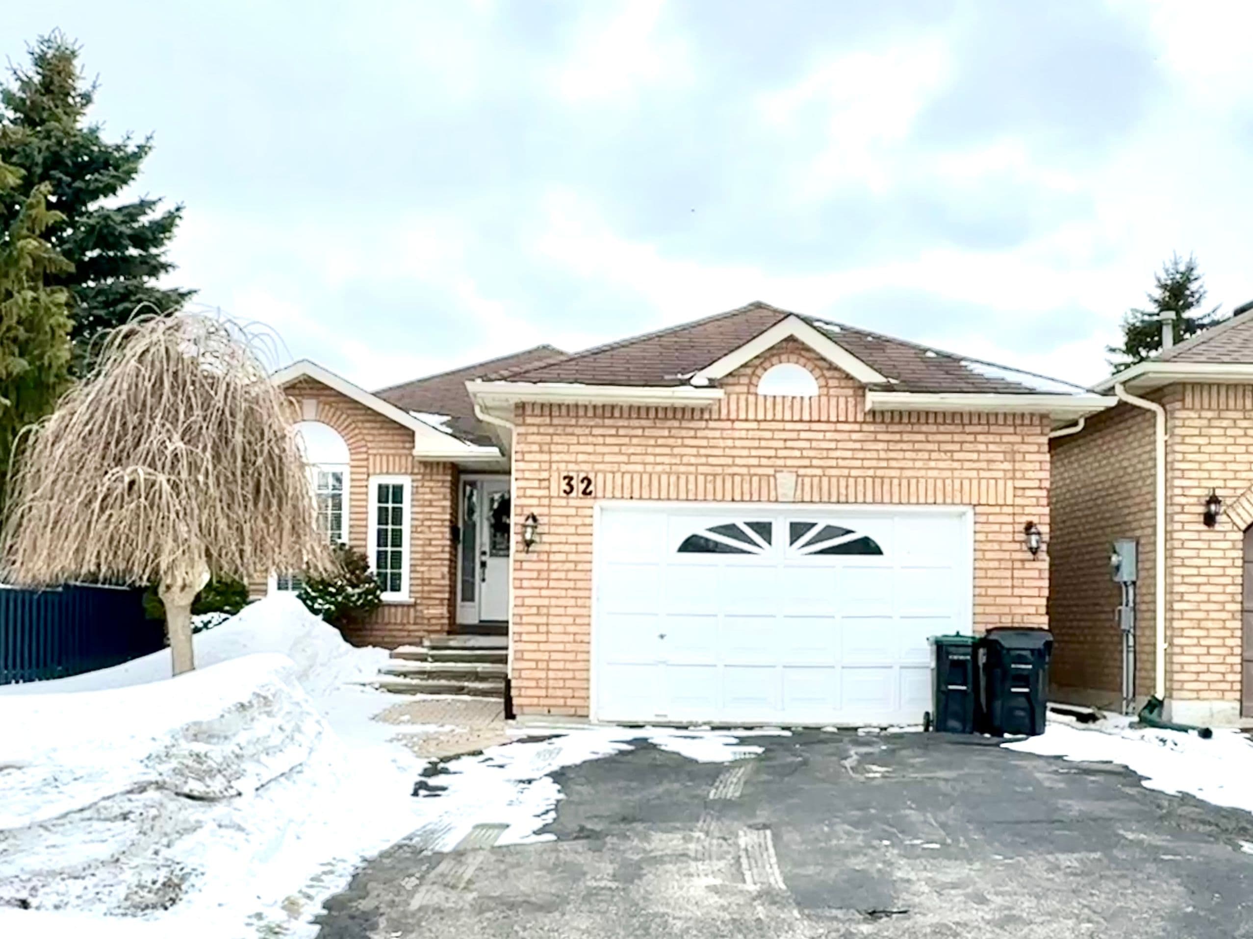 32 Simmons Crescent, Barrie, ON L4N 7T7
