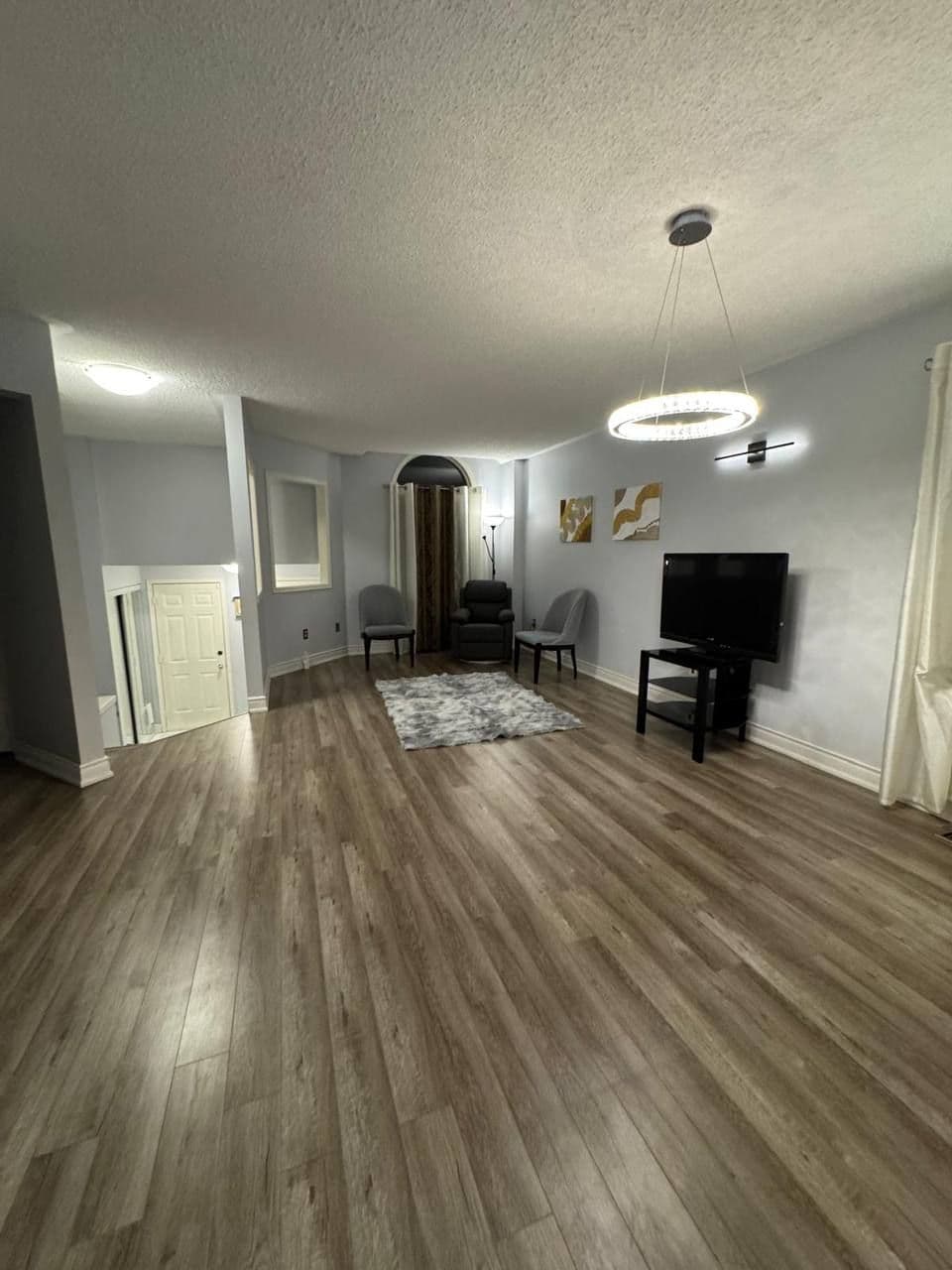 425 Elmwood Court Room, Oshawa, ON L1G 7X8