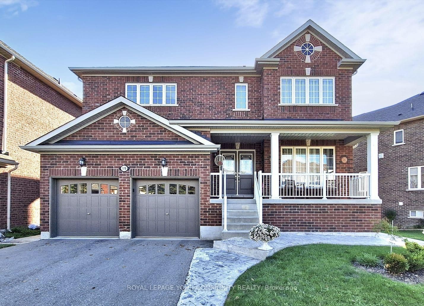 19 Richmond Park Drive, Georgina, ON L4P 0H2