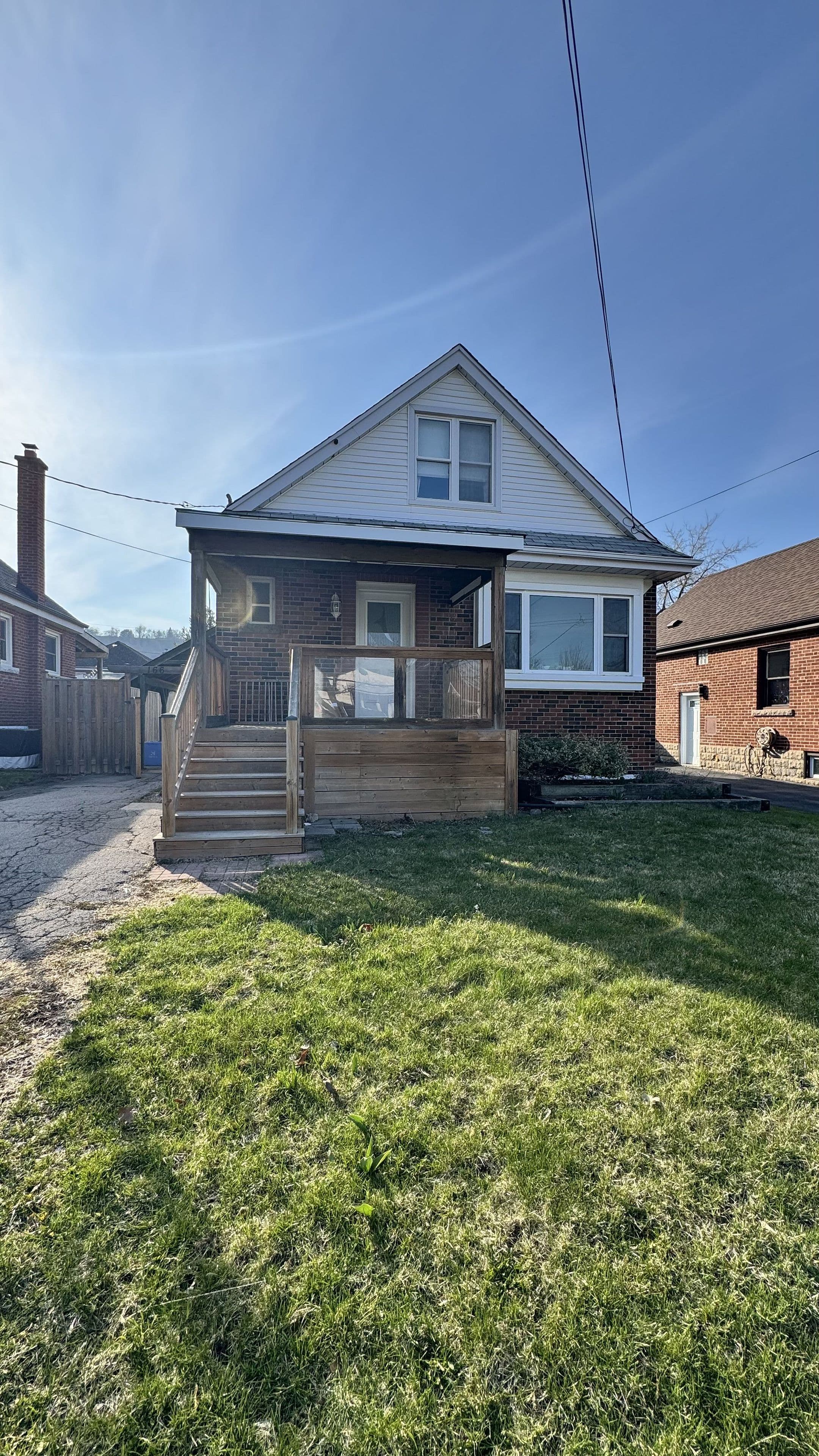 166 Erindale Avenue Main, Hamilton, ON L8K 4R4