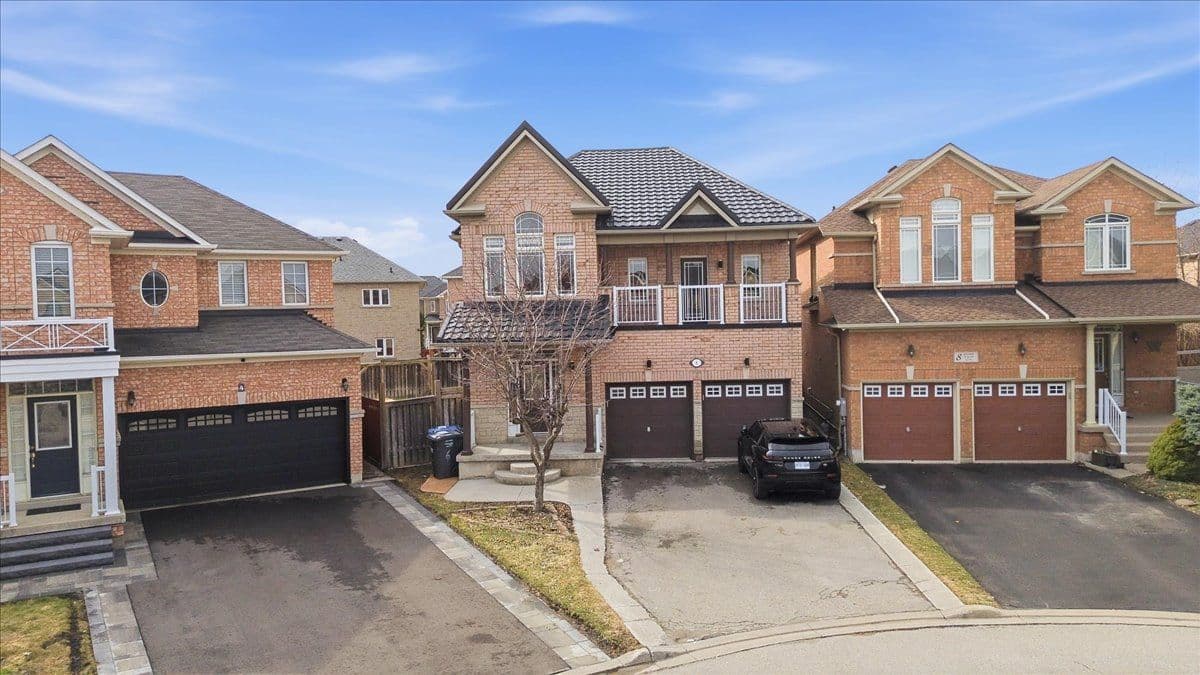 6 Prima Vista Court, Brampton, ON L7A 3W8
