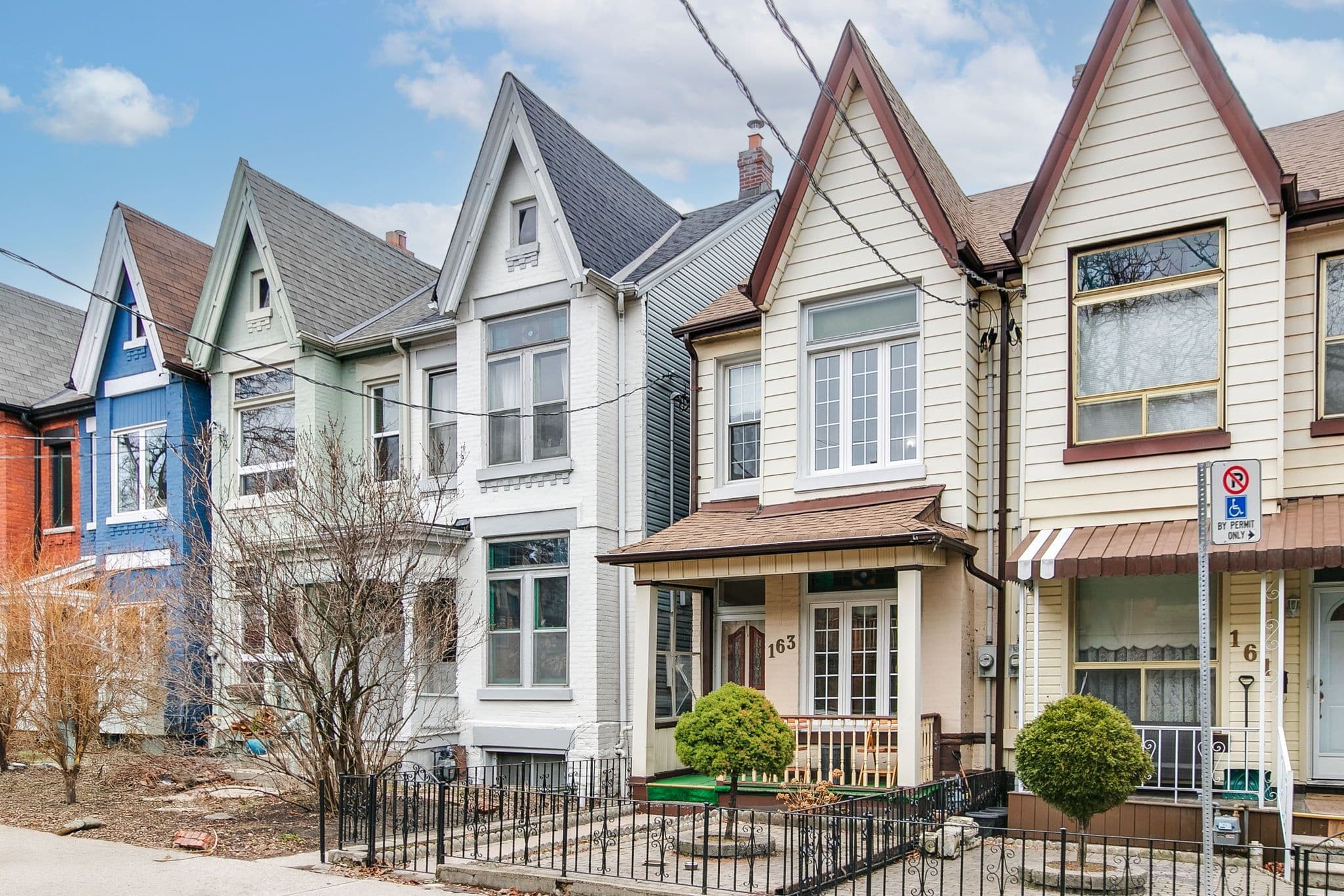 163 Beaconsfield Avenue, Toronto C01, ON M6J 3J7