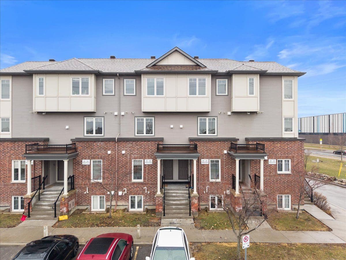 232 Shanly Private, Barrhaven, ON K2J 5X6