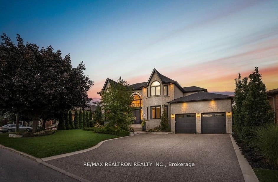 13 Bourdon Avenue, Toronto W04, ON M6L 2Y7