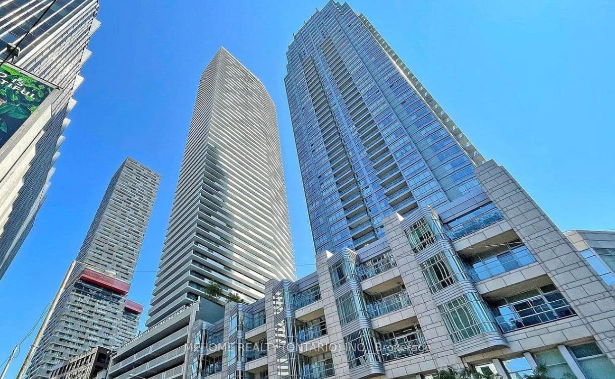 2221 Yonge Street 3009, Toronto C10, ON M4S 0B8