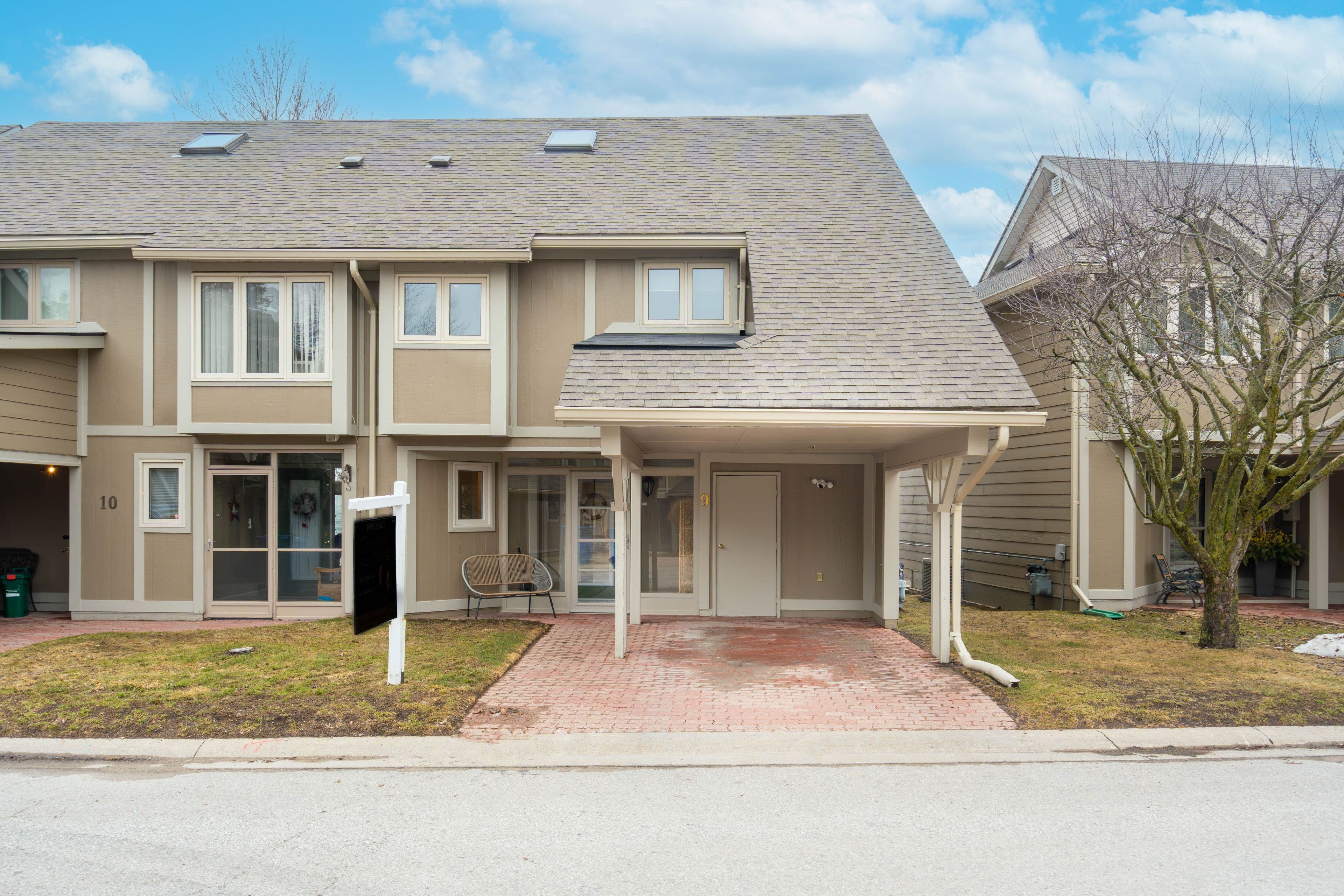 9 Davy Point Circle 9, Georgina, ON L4P 3H2