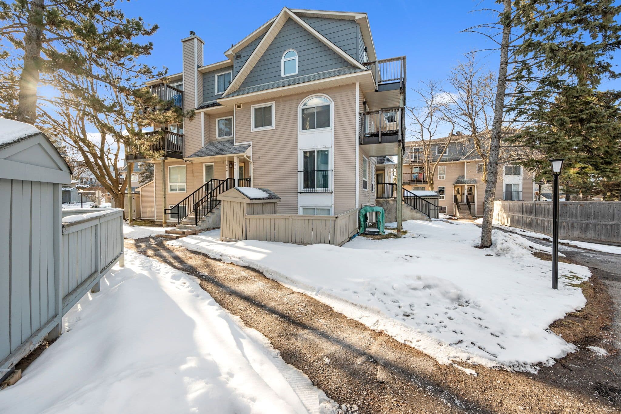 606 Tanguay Court, Kanata, ON K2L 3X3