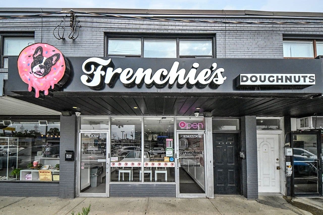 3830 Bloor Street W, Toronto W08, ON M9B 1K8