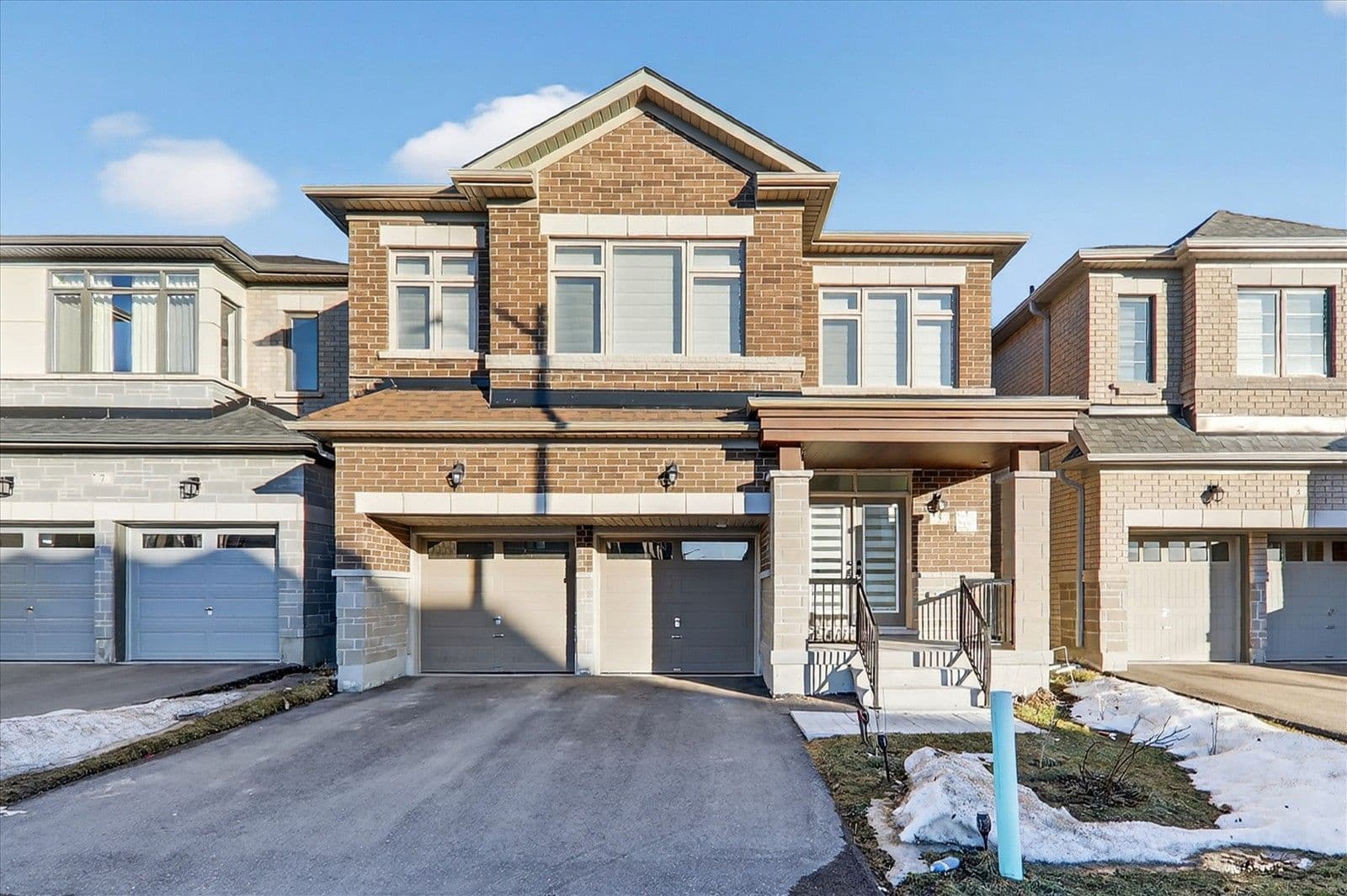 5 Thelma Drive, Whitby, ON L1P 0N3
