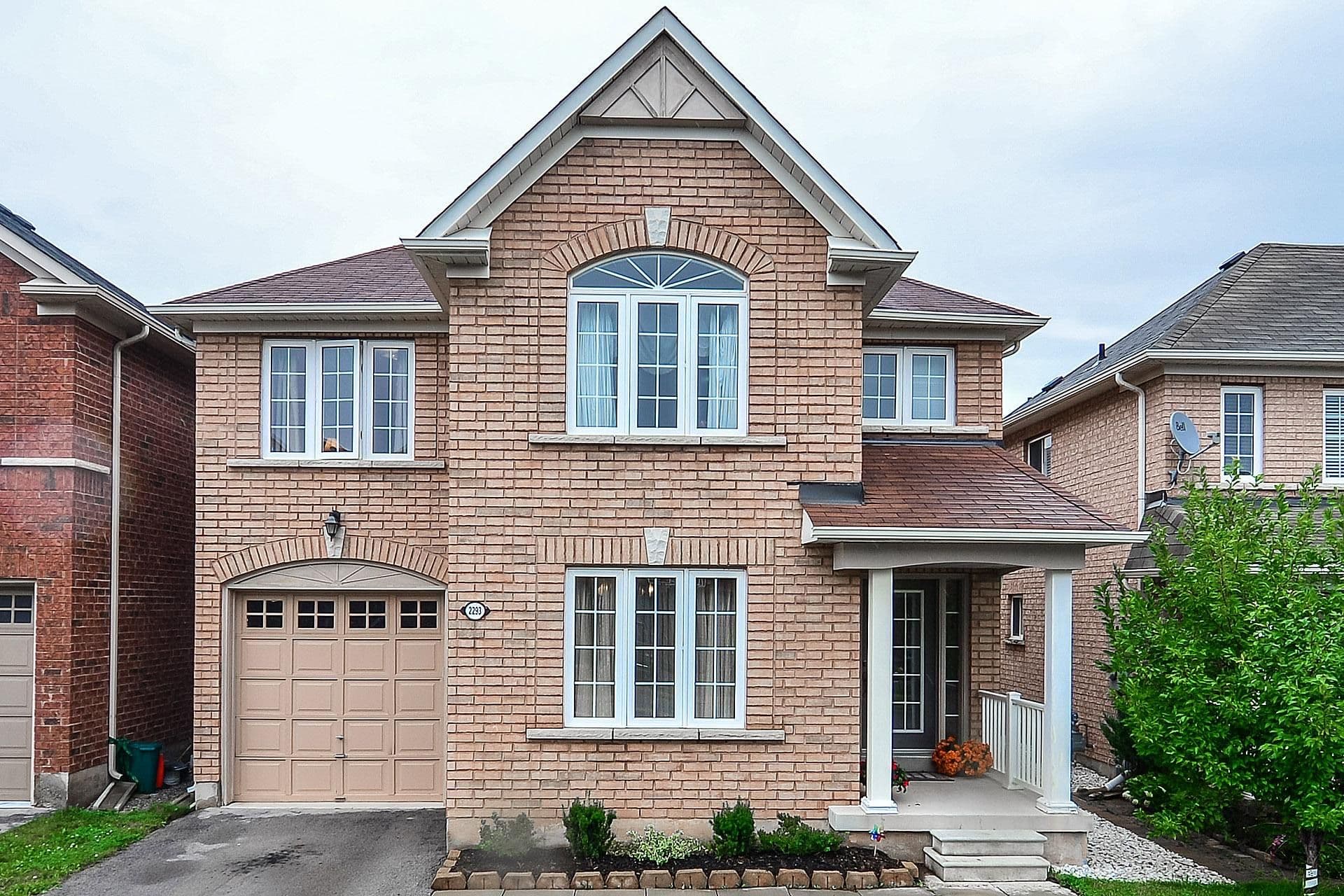 2293 Crestmont Drive, Oakville, ON L6M 5J5