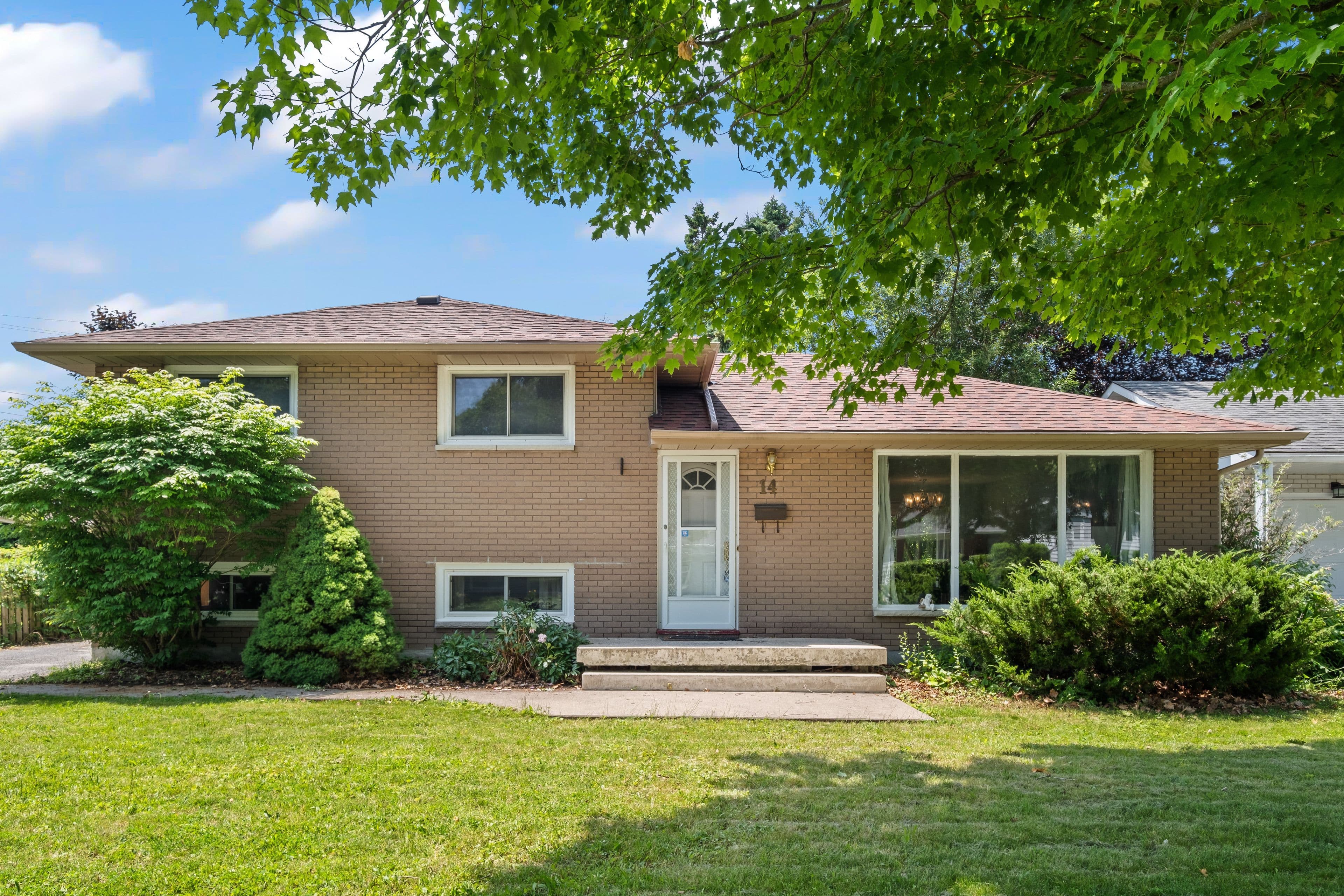 14 Herchmer Crescent, Kingston, ON K7M 2V9