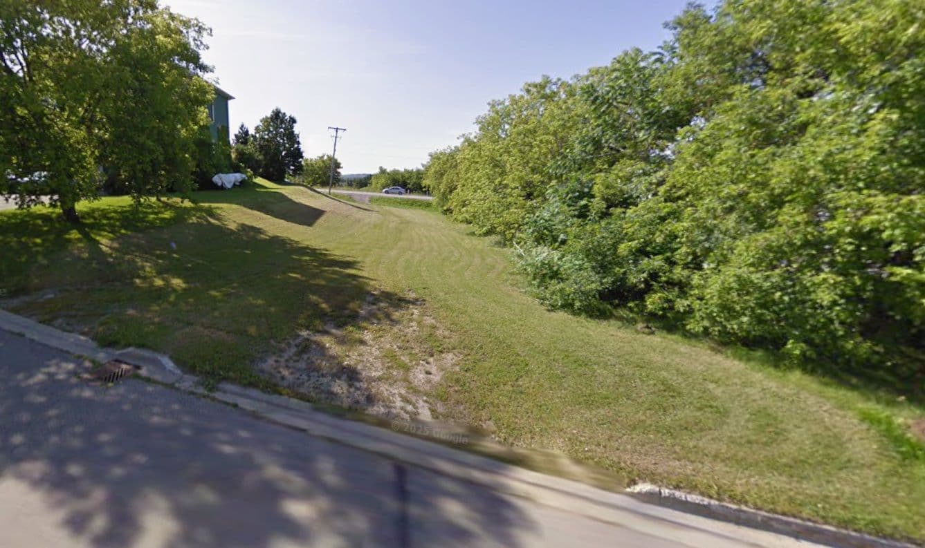 9-11 Annamaria Drive, Georgina, ON L4P 3H8