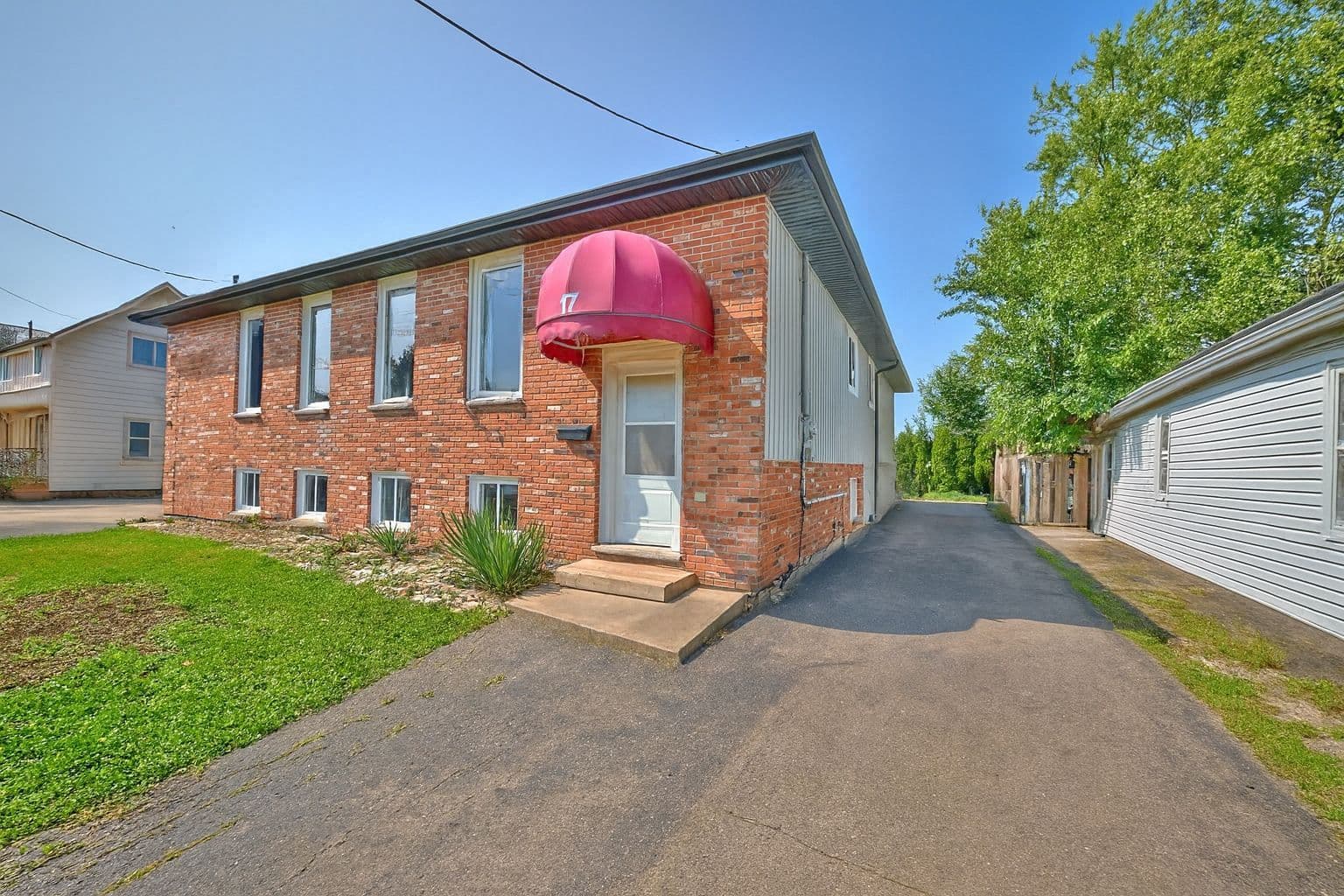17 Colborne Street, Thorold, ON L2V 3P8