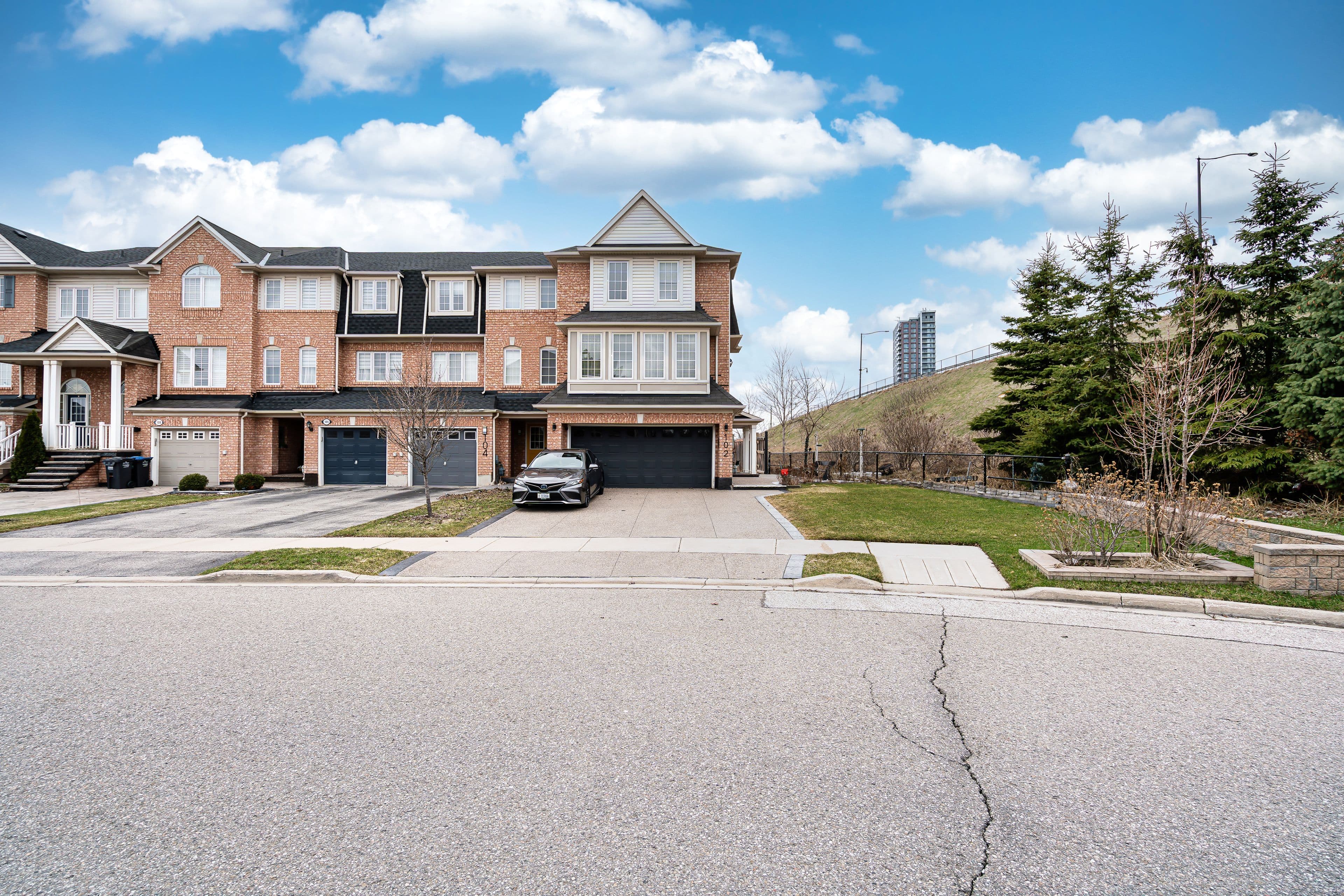 102 Decker Hollow Circle, Brampton, ON L6X 0L5