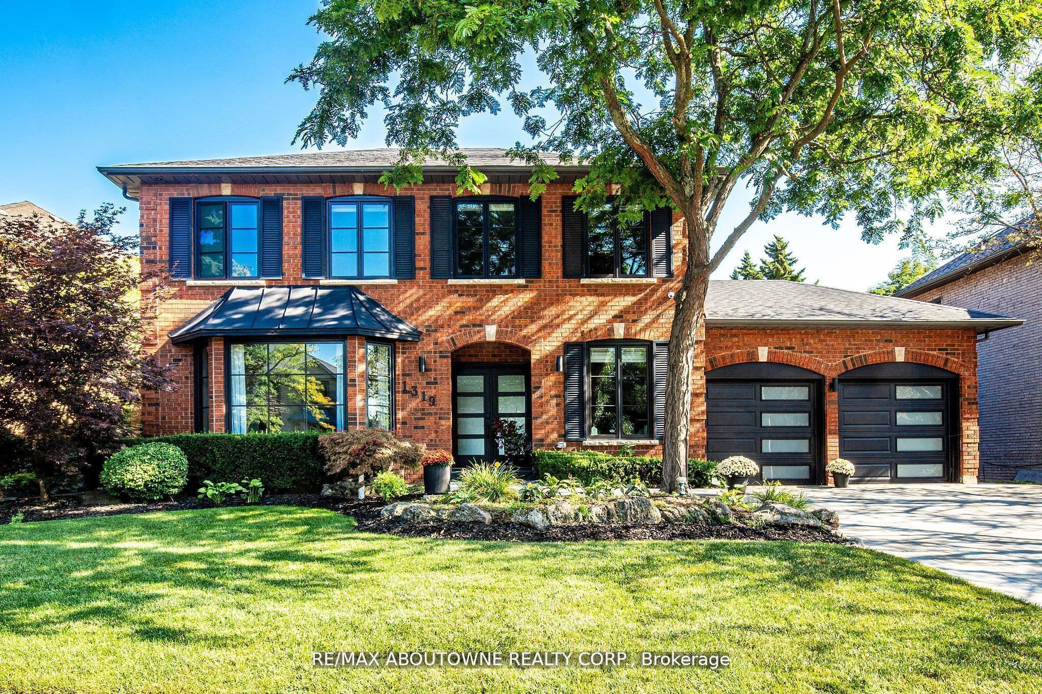 1319 Greeneagle Drive, Oakville, ON L6M 2N1