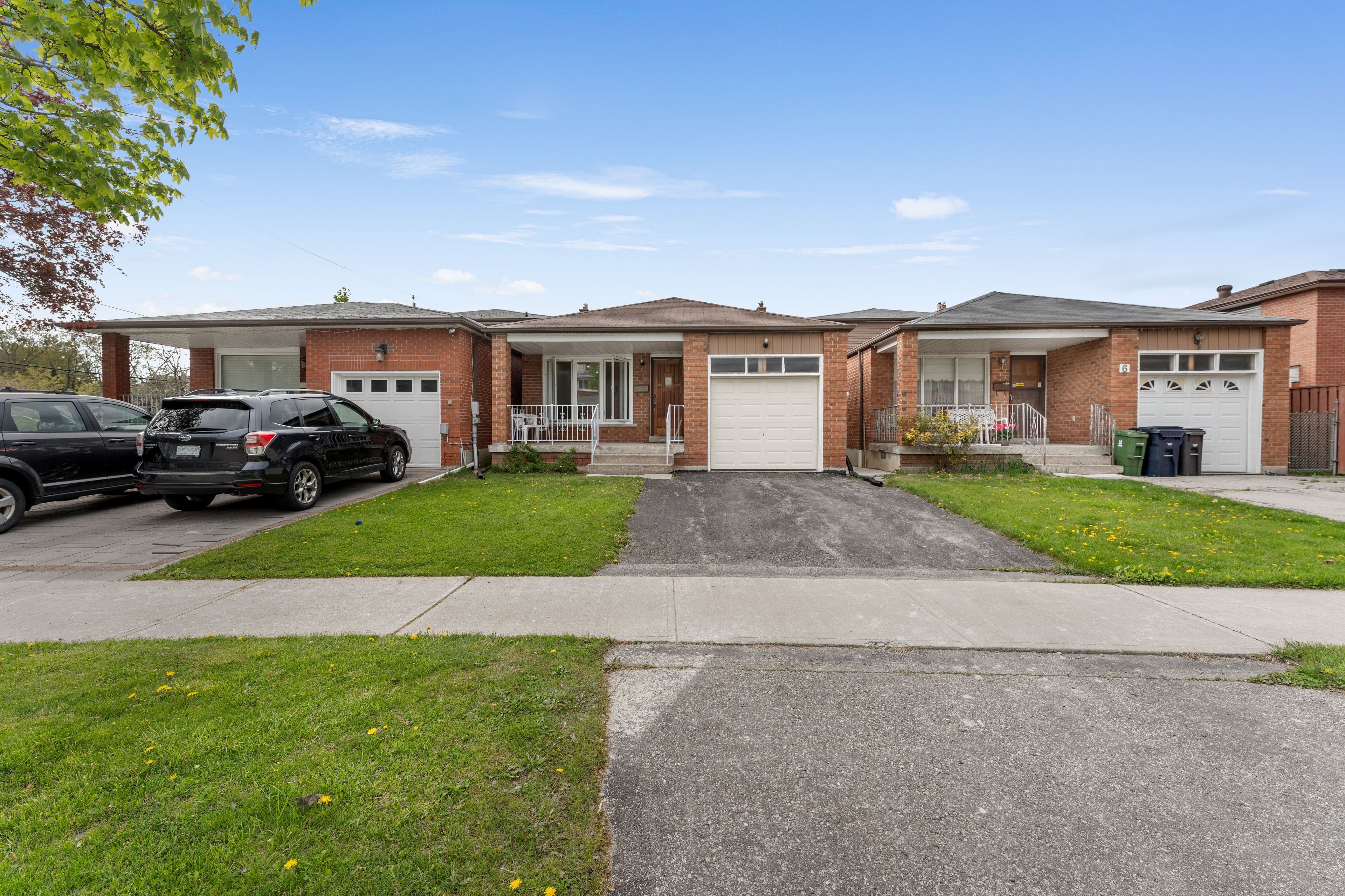 4 S Greendowns Drive, Toronto E08, ON M1M 2G7