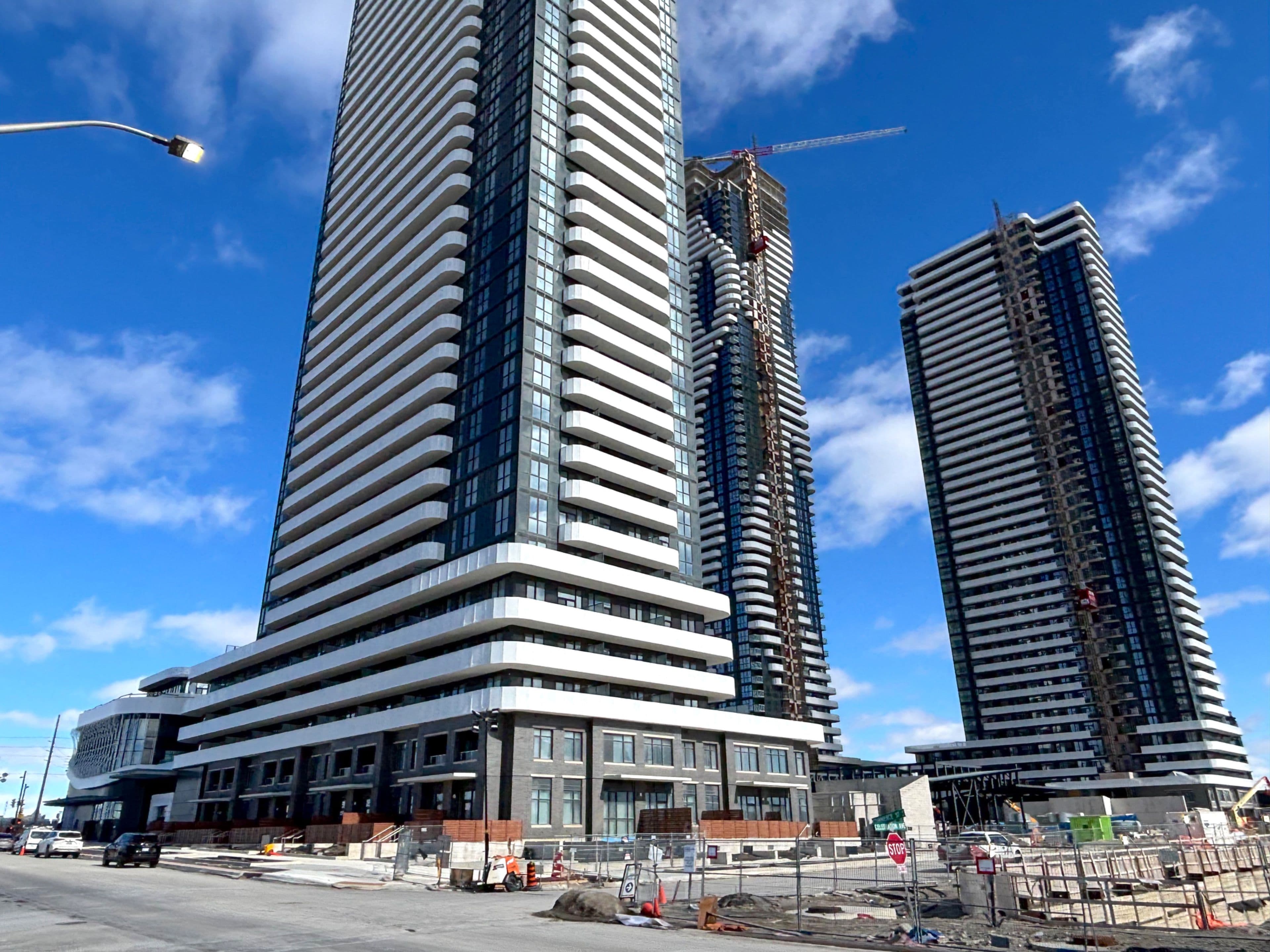 195 Commerce Street 2915, Vaughan, ON L4K 0P9