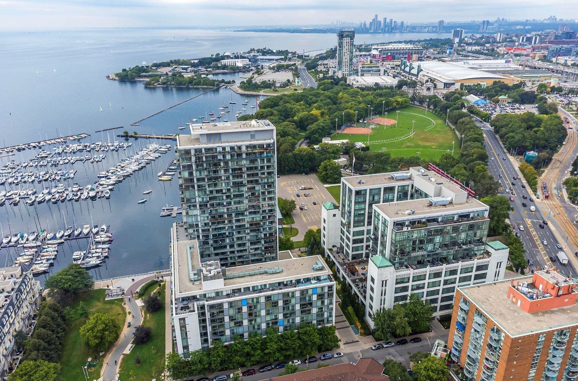 90 Stadium Road 329, Toronto C01, ON M5V 3W5