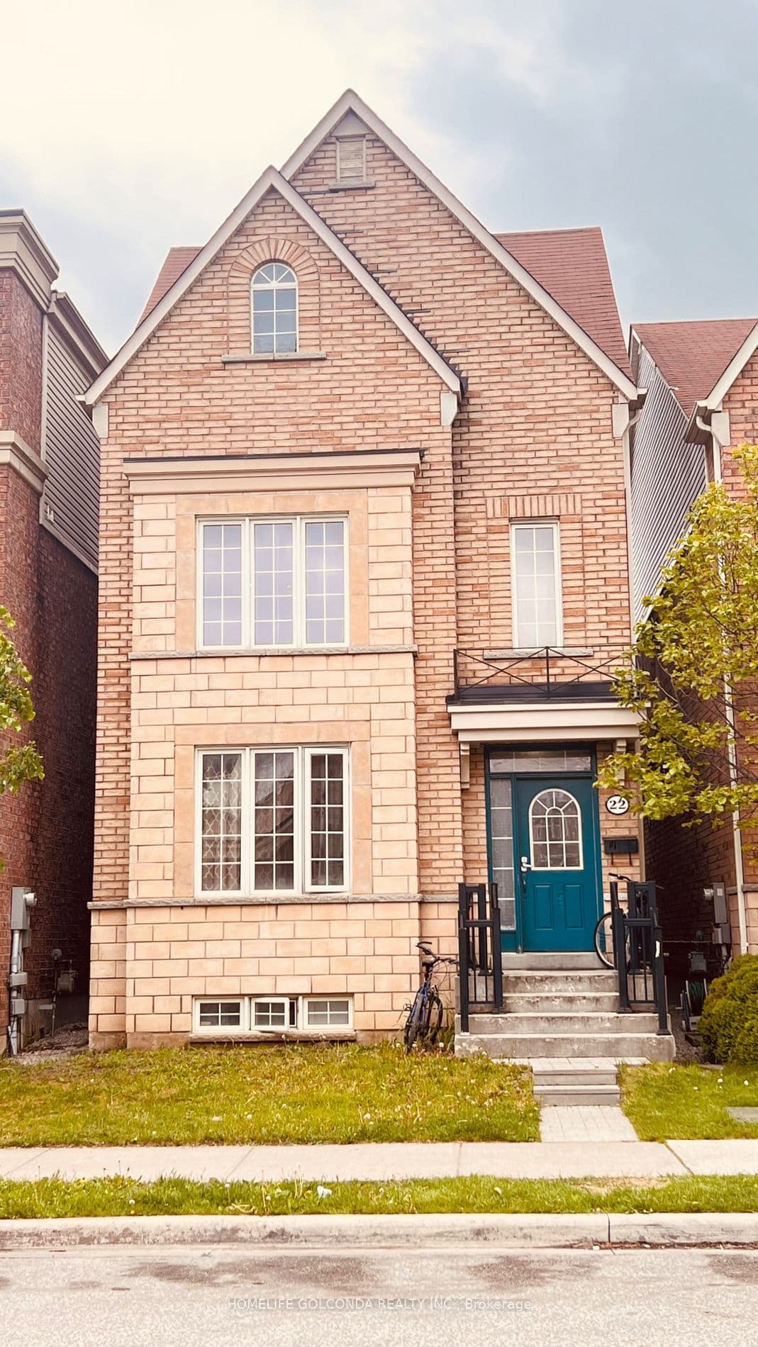 22 Troyer Avenue, Toronto W05, ON M3J 0A3