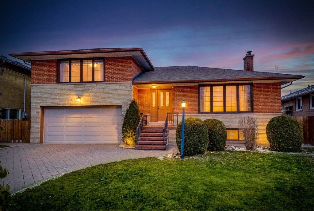 17 Duffield Road, Toronto W09, ON M9P 3C8