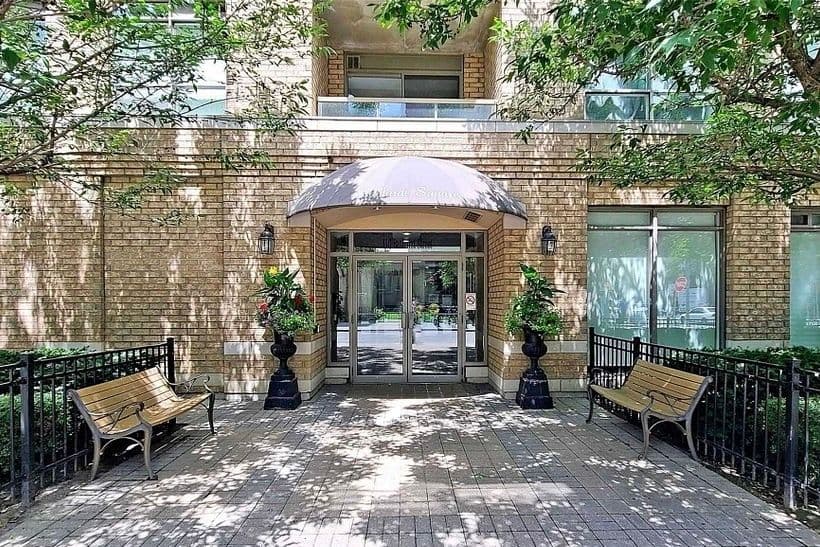 140 Bathurst Street 207, Toronto C01, ON M5V 3N8