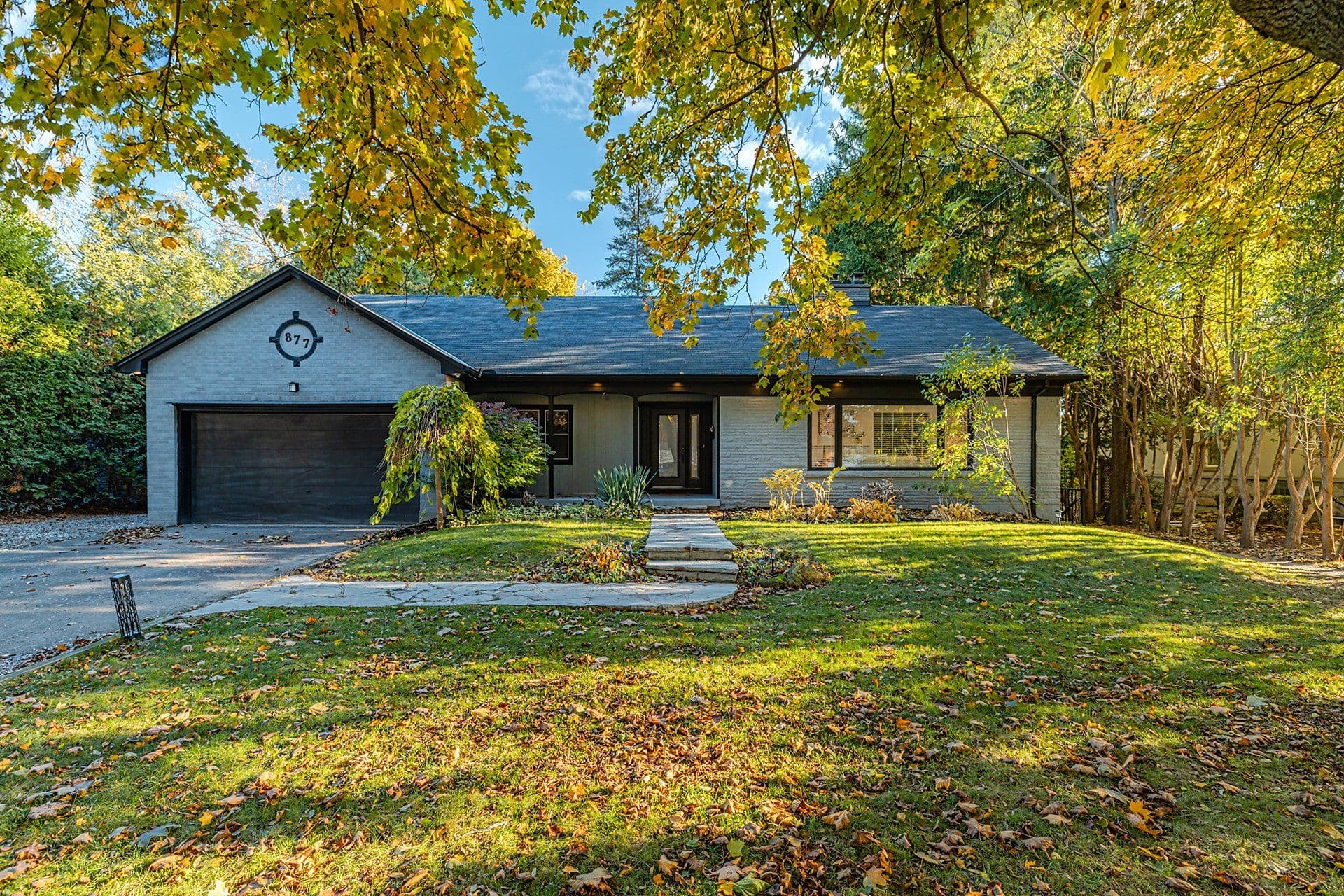 877 Kingsway Drive, Burlington, ON L7T 3H8