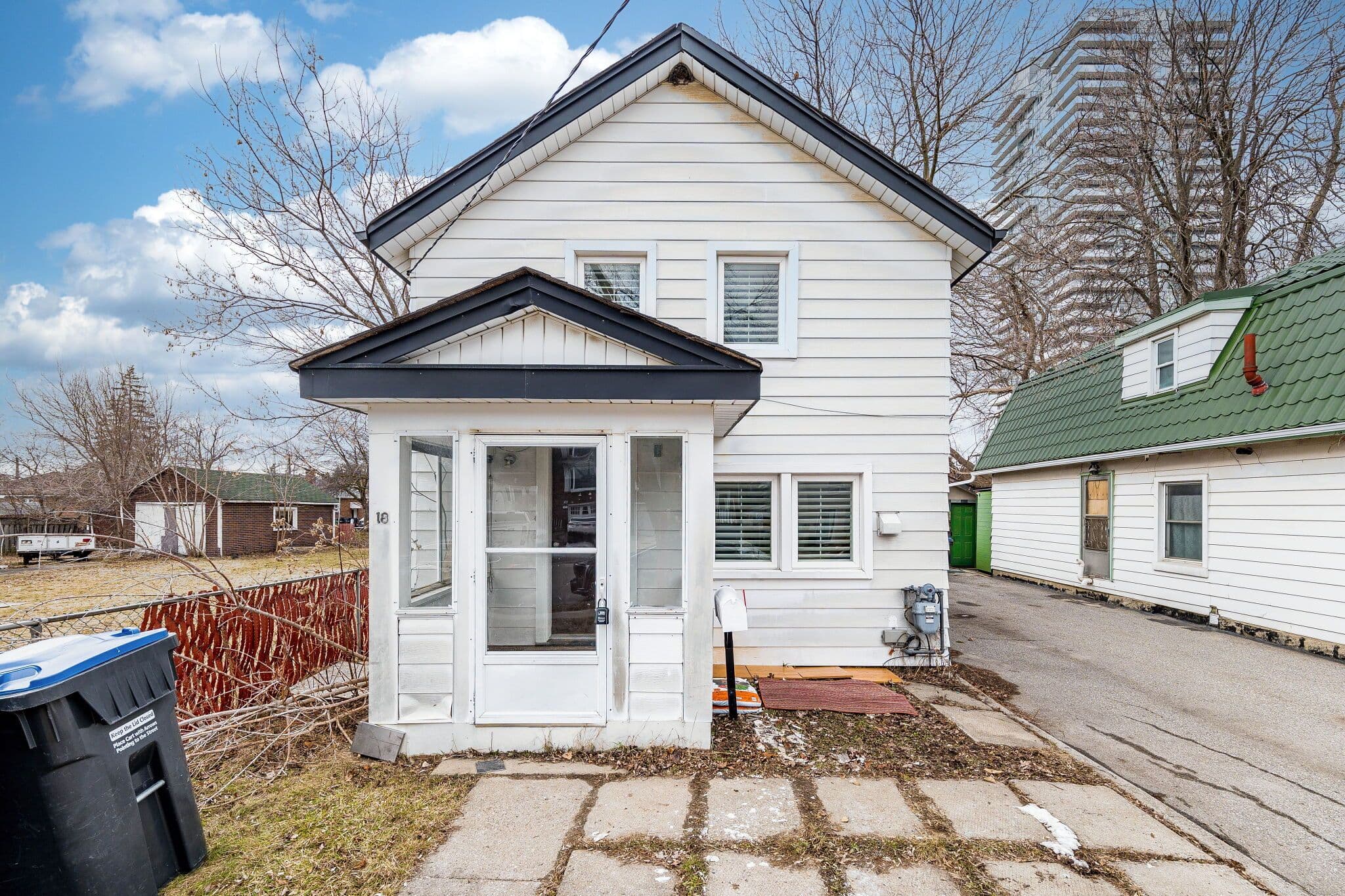 18 Hillcrest Avenue, Brampton, ON L6W 1Y8