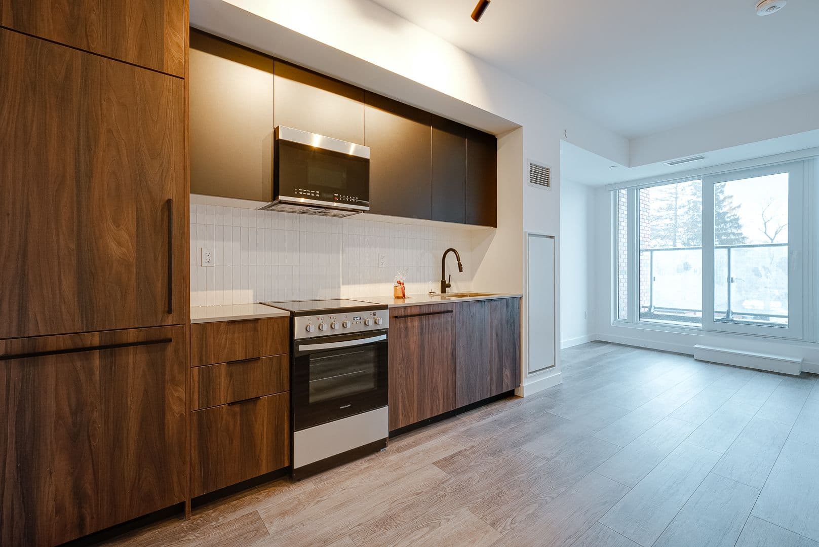 1635 MILITARY Trail 209, Toronto E10, ON M1C 1K3