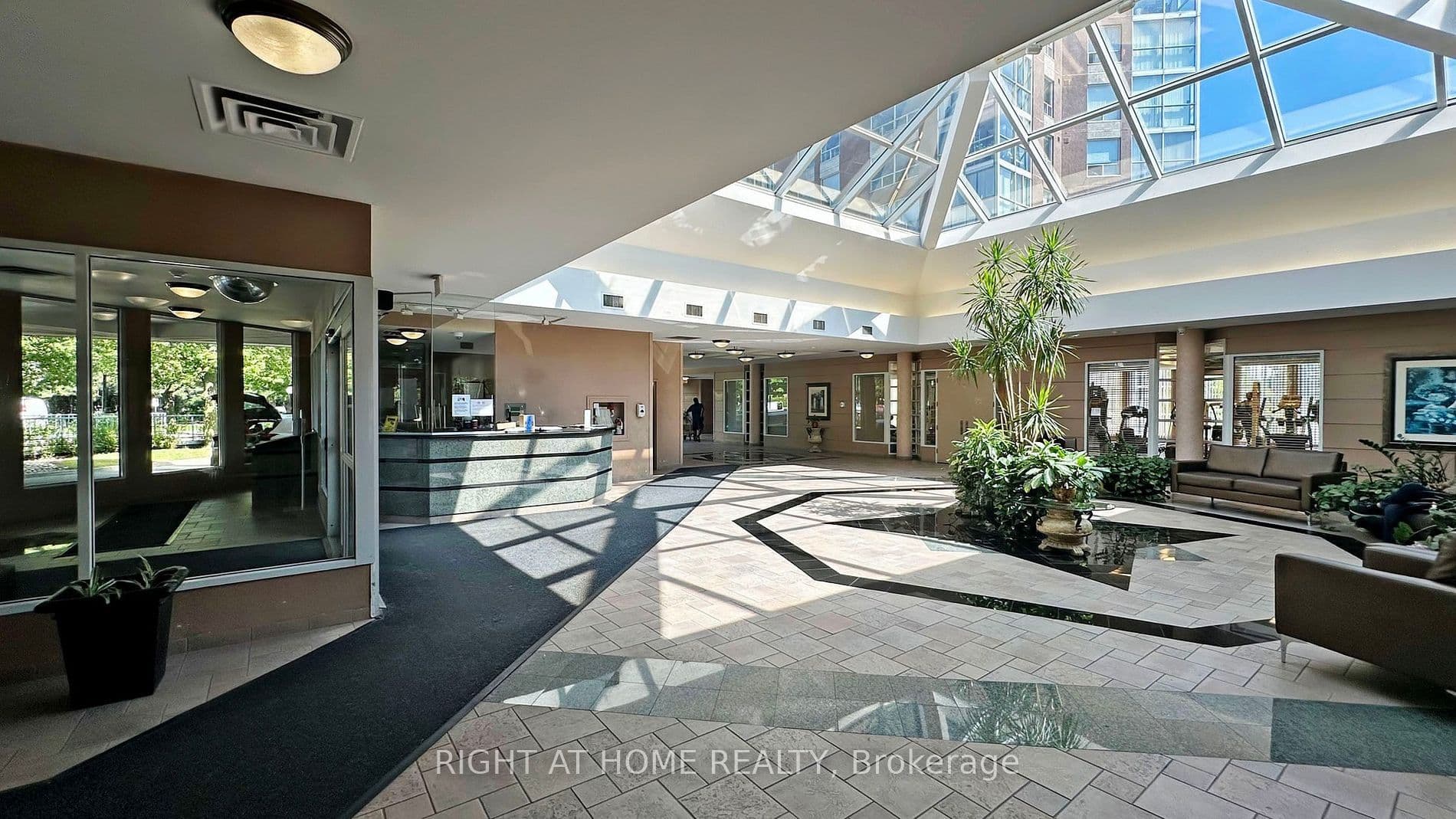 7 Concorde Place 1609, Toronto C13, ON M3C 3N4