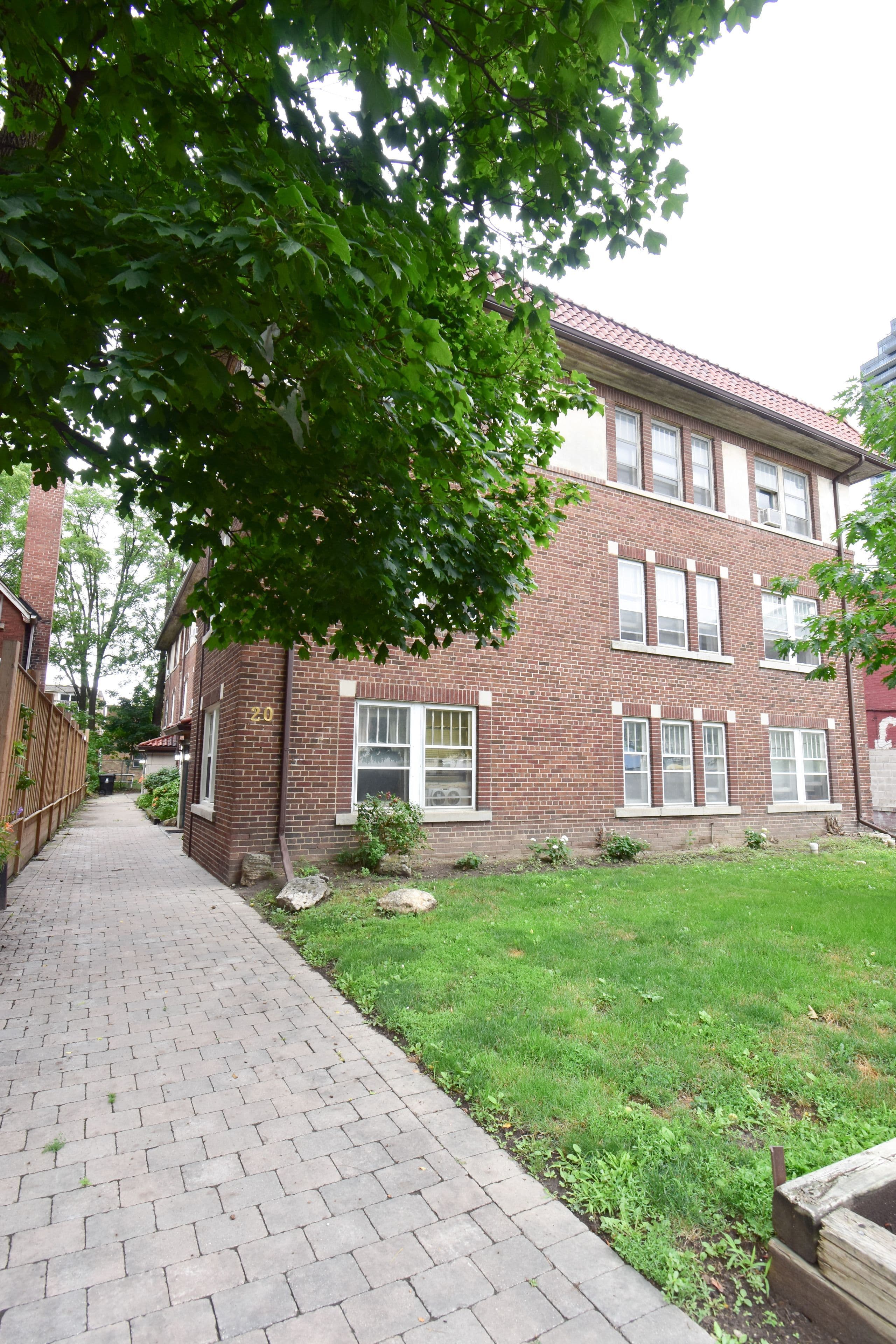 20 Roselawn Avenue 11, Toronto C03, ON M4R 1E4